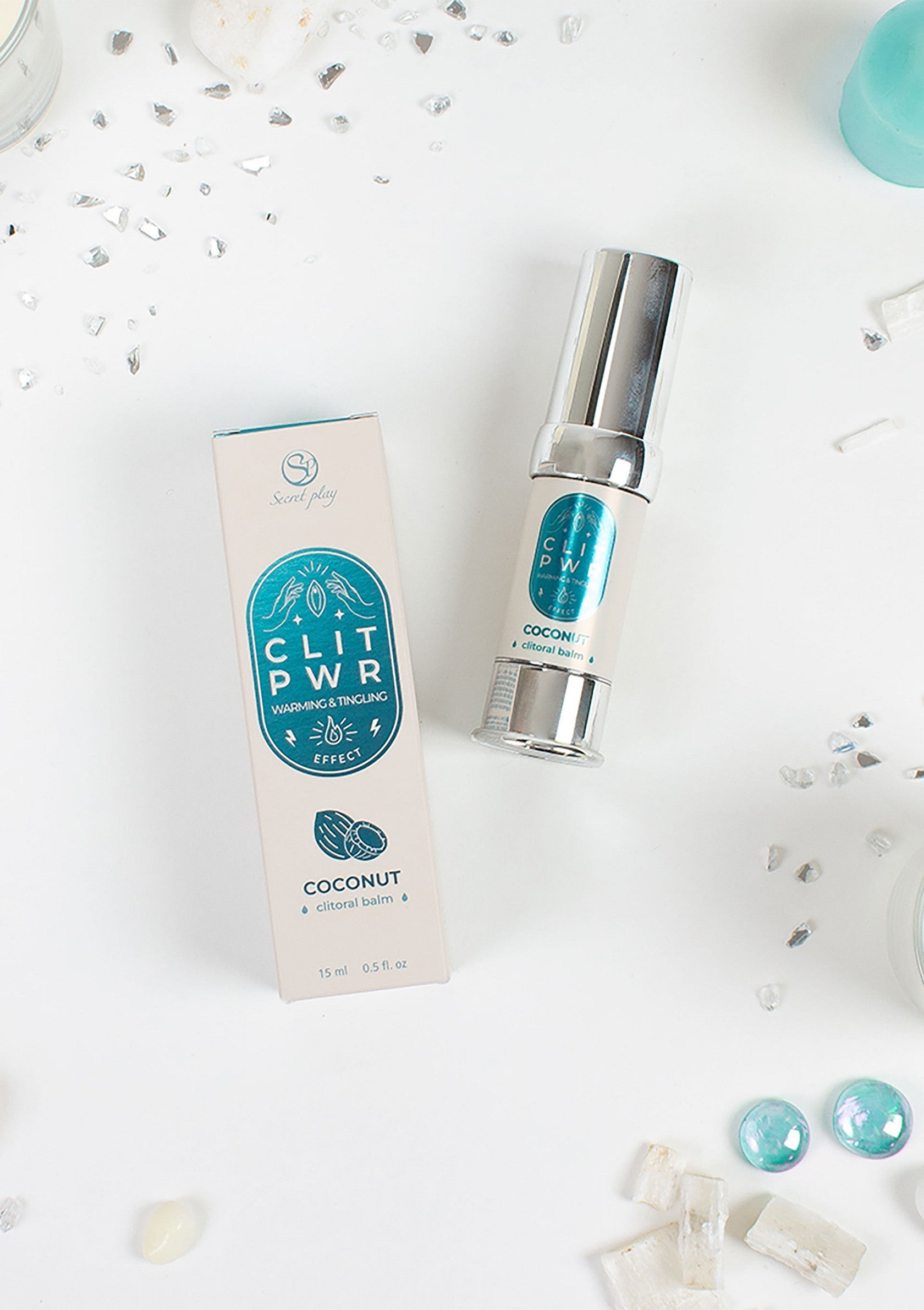 Clit Pwr Coco : baume intime chauffant et stimulant pour plus de plaisir. Formule naturelle à la noix de coco.; Clit Pwr Coco: verwarmende en stimulerende intieme balsem voor meer genot. Natuurlijke formule met kokosnoot.; Clit Pwr Coco: warming & tingling intimate balm for enhanced pleasure. Natural coconut formula. Shop now!