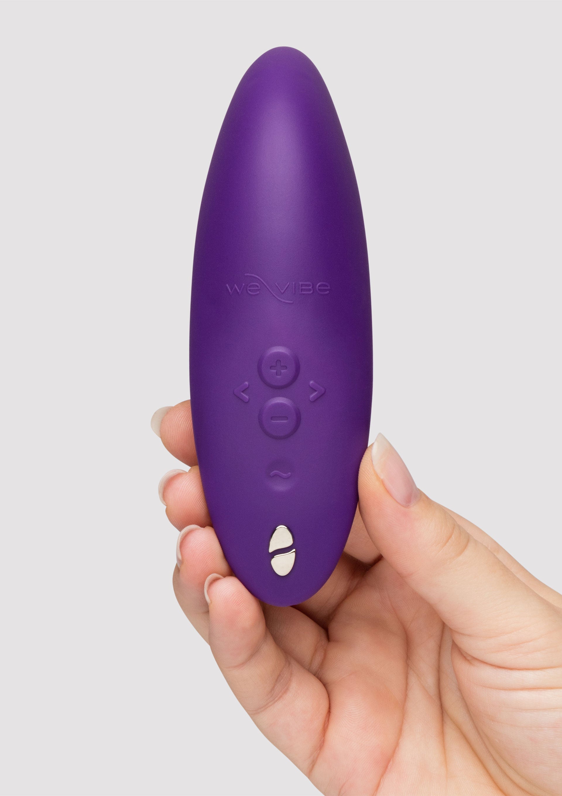 Vibromasseur We-Vibe Tango X violet, petit, puissant et rechargeable pour un plaisir intense et discret.; We-Vibe Tango X vibrator in paars, klein, krachtig en oplaadbaar voor intens en discreet plezier.; Purple We-Vibe Tango X vibrator, small, powerful and rechargeable for intense and discreet pleasure.