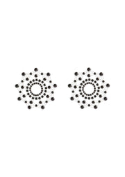Cache-tétons en forme de mandala avec strass noirs pour une touche glamour et audacieuse.; Mandala tepelbedekkers met zwarte strass steentjes voor een glamour en gewaagde uitstraling.; Mandala-shaped pasties with black rhinestones for a glamorous and bold look.