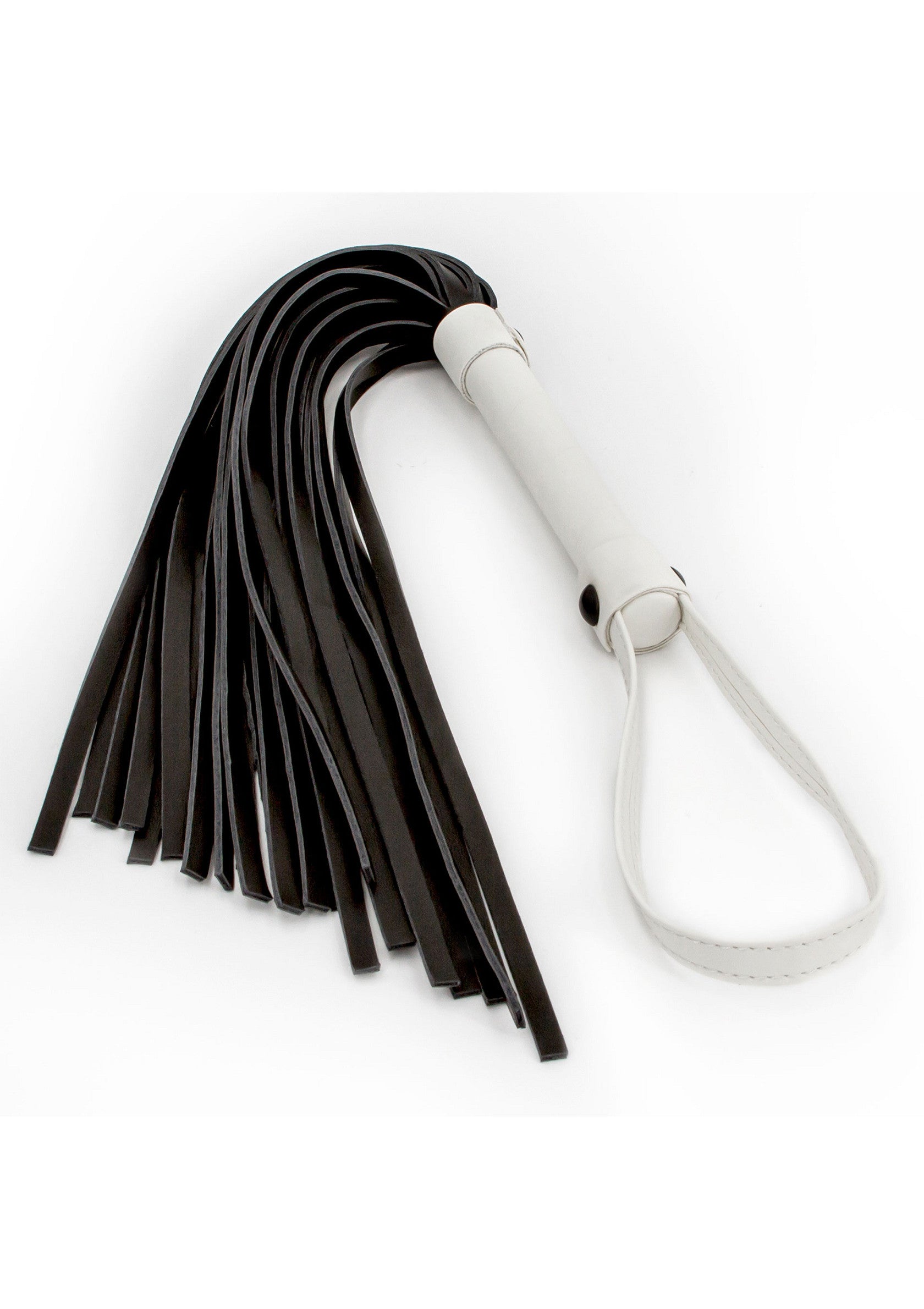 Cravache noire à franges avec manche blanc pour jeux de rôle et BDSM. Accessoires pour adultes.; Zwarte zwepen met franjes en wit handvat voor rollenspellen en BDSM. Accessoires voor volwassenen.; Black fringe flogger with white handle for role play and BDSM. Adult accessories.