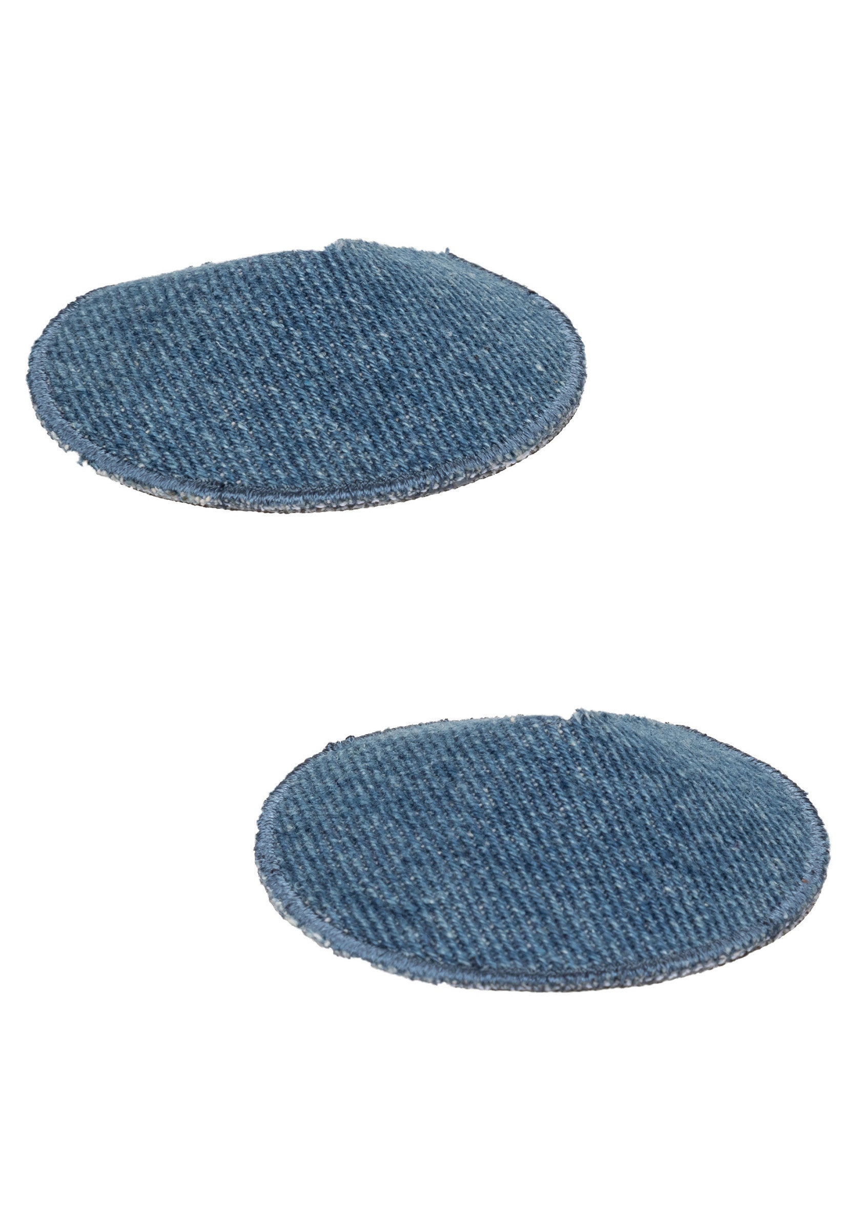 Deux patchs ovales en denim bleu, idéaux pour réparer ou customiser vos vêtements.; Twee ovale patches van blauw denim, perfect voor het repareren of personaliseren van je kleding.; Two oval blue denim patches, perfect for repairing or customizing your clothes.