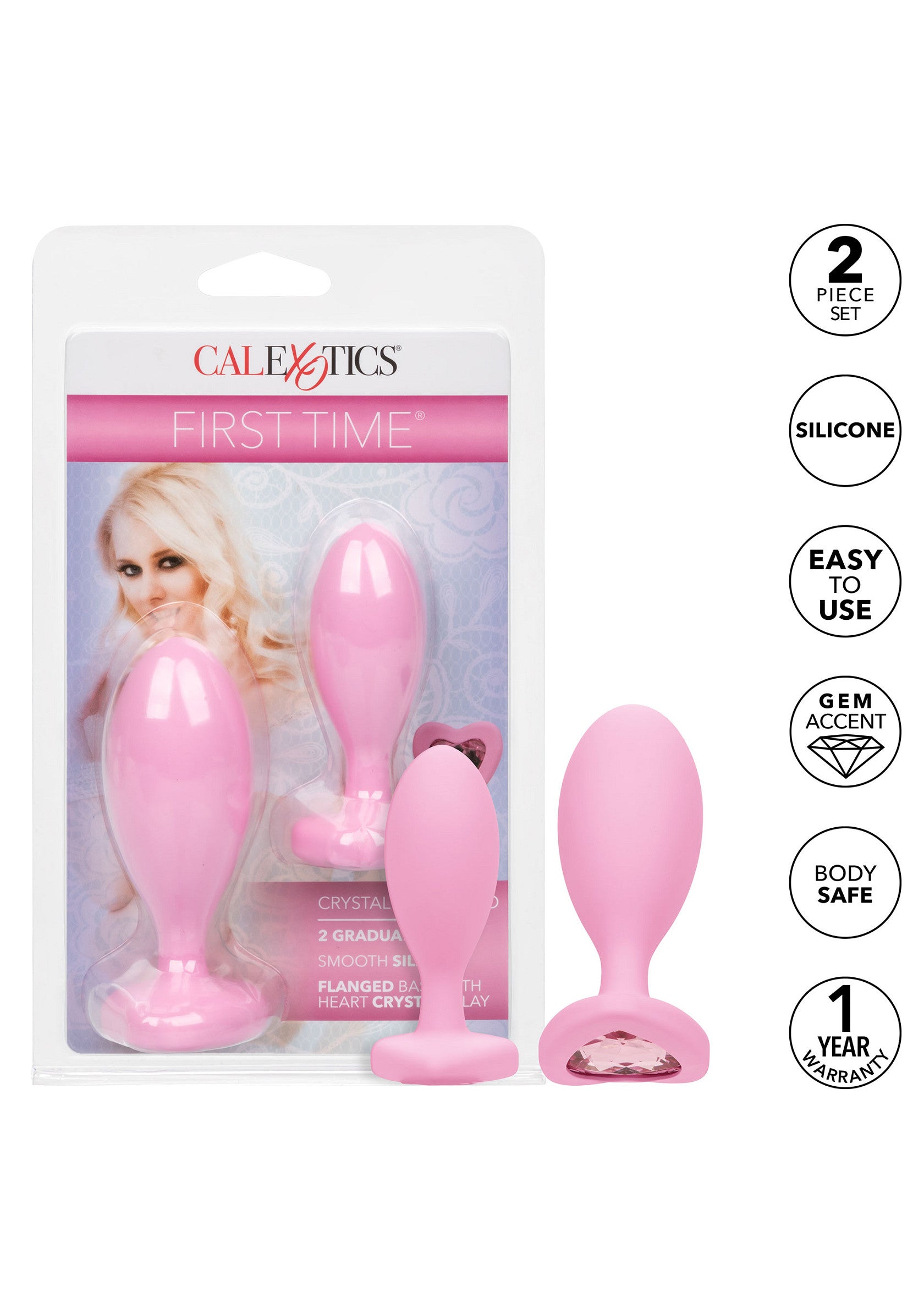 Set de 2 plugs anaux roses 'First Time' Calexotics. Parfait pour les débutants, en silicone doux et avec un accent de pierre précieuse.; Calexotics 'First Time' roze anaal plug set (2 stuks). Perfect voor beginners, zachte siliconen met een edelsteen accent.; Calexotics 'First Time' pink anal plug set (2 pieces). Perfect for beginners, soft silicone with a gem accent.