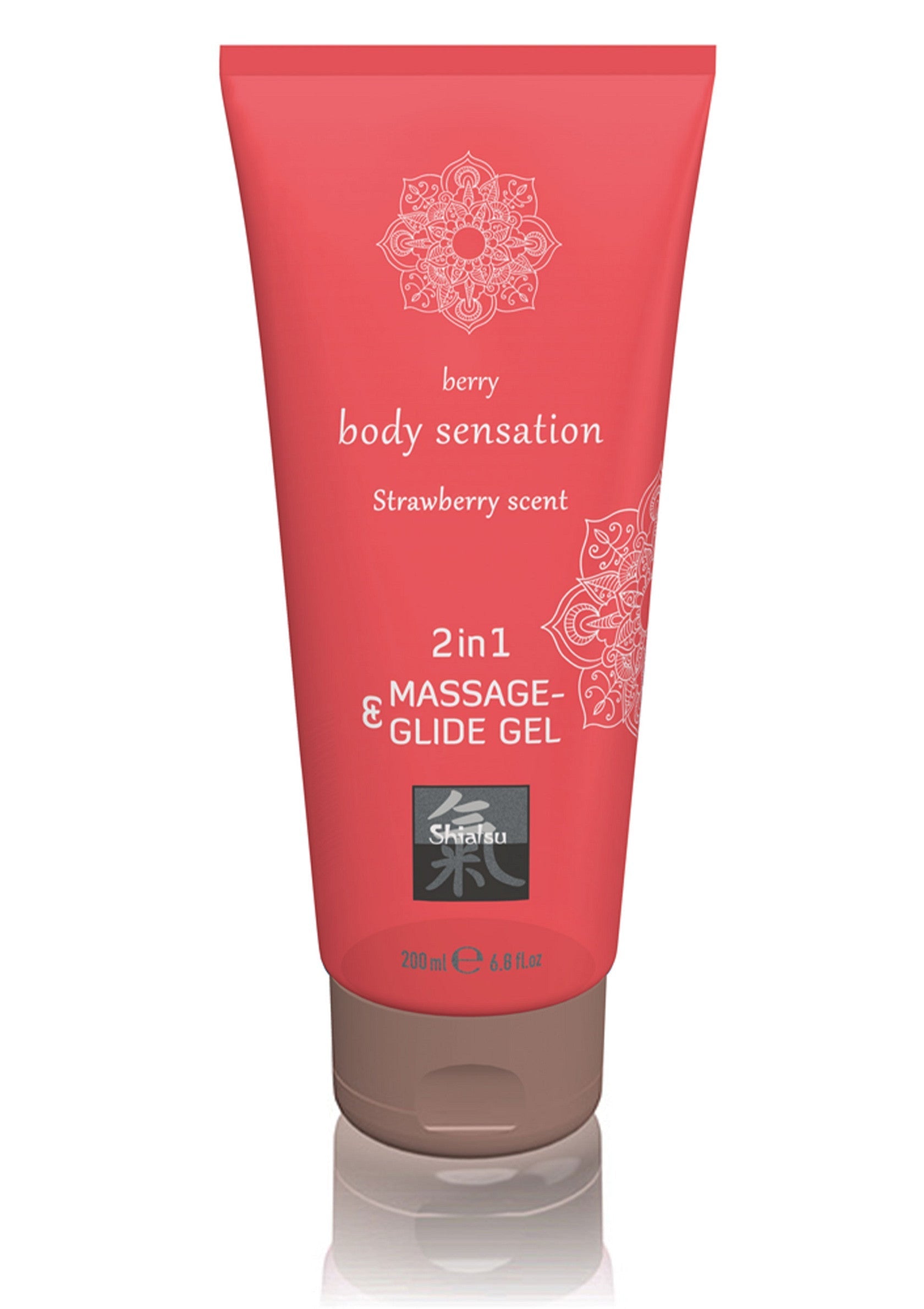 Gel de massage 2en1 Body Sensation senteur fraise, idéal pour un moment de détente sensuel et parfumé.; 2in1 massage gel Body Sensation met aardbeiengeur, ideaal voor een sensueel en geurig ontspanningsmoment.; 2in1 massage glide gel Body Sensation strawberry scent, for a sensual and fragrant moment of relaxation.