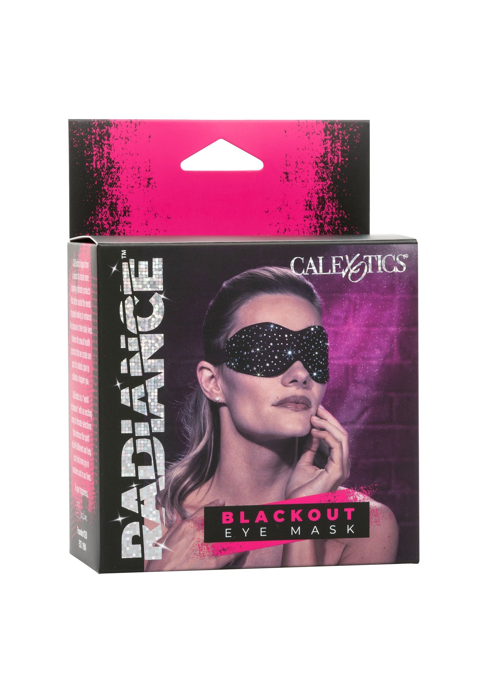 Masque de sommeil Radiance Blackout CalExotics. Bloque la lumière pour un sommeil réparateur. Accessoire coquin et confortable.; CalExotics Radiance Blackout oogmasker. Verduistert volledig voor een goede nachtrust. Sexy en comfortabel accessoire.; CalExotics Radiance Blackout eye mask. Blocks light for restful sleep. A comfortable and naughty accessory.