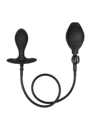 Plug anal gonflable noir pour une expérience de plaisir personnalisée.; Zwarte opblaasbare anale plug voor een gepersonaliseerde plezierbeleving.; Black inflatable butt plug for a customized pleasure experience.