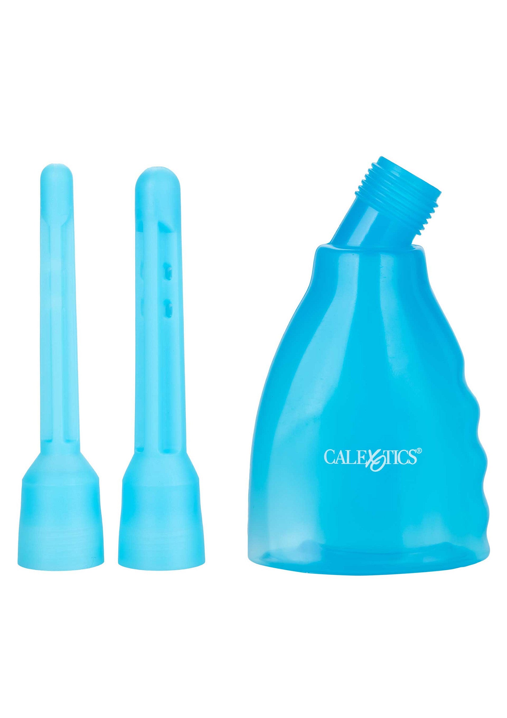 Kit de douche vaginale bleu CalExotics pour une hygiène intime optimale. Accessoires inclus pour un nettoyage en douceur.; CalExotics blauwe vaginale douche kit voor optimale intieme hygiëne. Inclusief accessoires voor een zachte reiniging.; CalExotics blue douche kit for optimal intimate hygiene. Includes accessories for gentle cleansing.