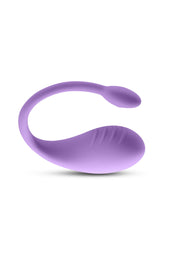 Masseur de couple vibrant sans fil en silicone lisse lavande pour plaisir partagé.; Draadloze vibrerende koppelmassager van gladde lavendel siliconen voor gedeeld genot.; Wireless vibrating couple massager made of smooth lavender silicone for shared pleasure.