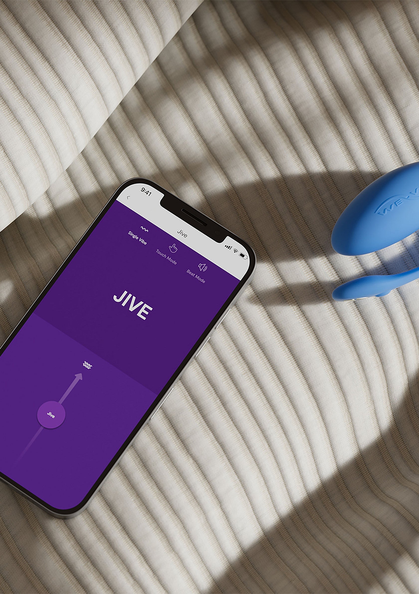 Vibromasseur connecté pour une expérience personnalisée. Contrôle via smartphone pour des sensations uniques et intenses.; Verbonden vibrator voor een gepersonaliseerde ervaring. Bediening via smartphone voor unieke en intense sensaties.; Connected vibrator for personalized pleasure. Smartphone control for unique, intense sensations & tailored experiences.