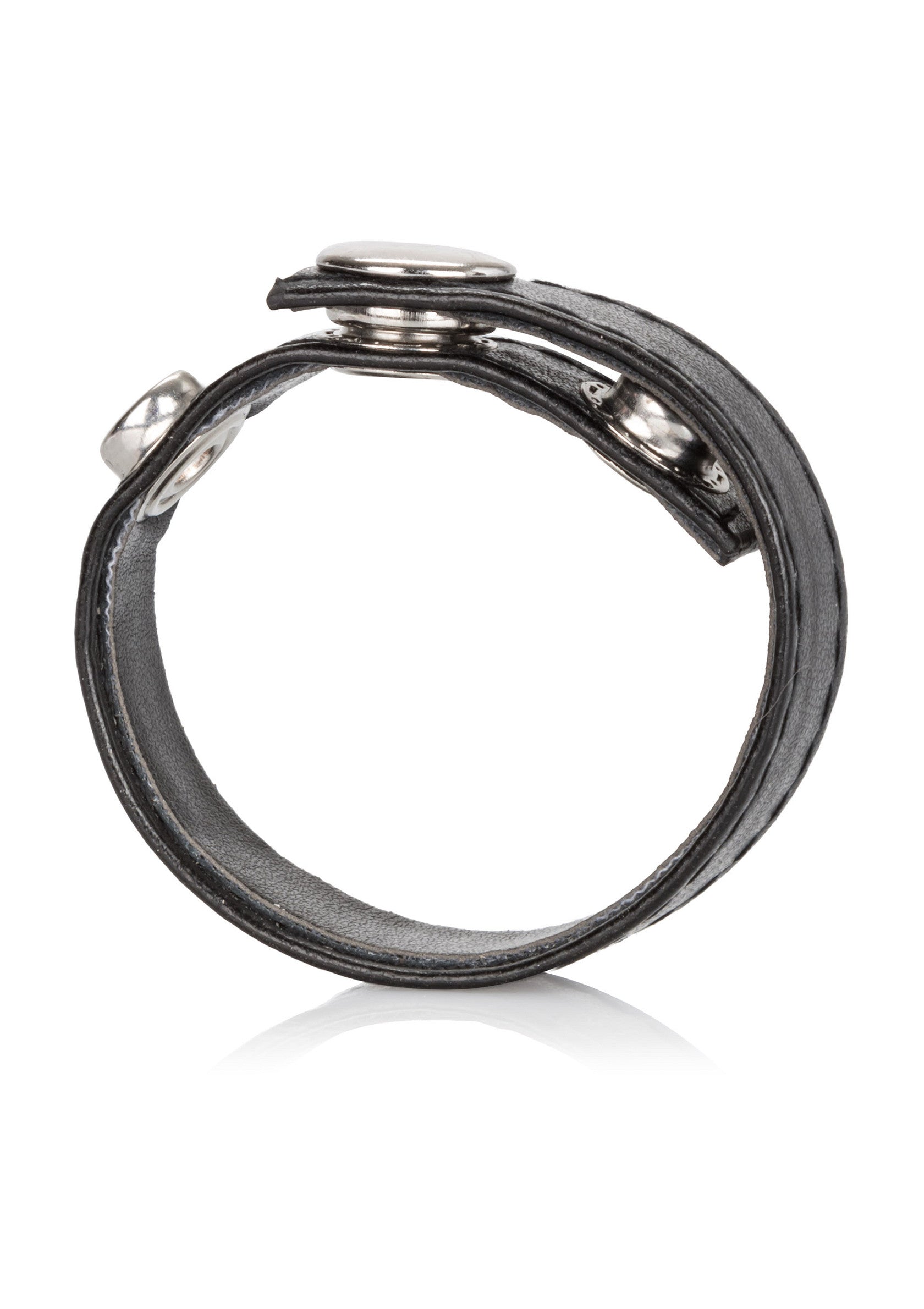 Bracelet en cuir noir avec boutons-pression argentés pour un style audacieux et tendance.; Zwarte leren armband met zilveren drukknopen voor een stoere en trendy look.; Black leather bracelet with silver snaps for an edgy, trendy style.