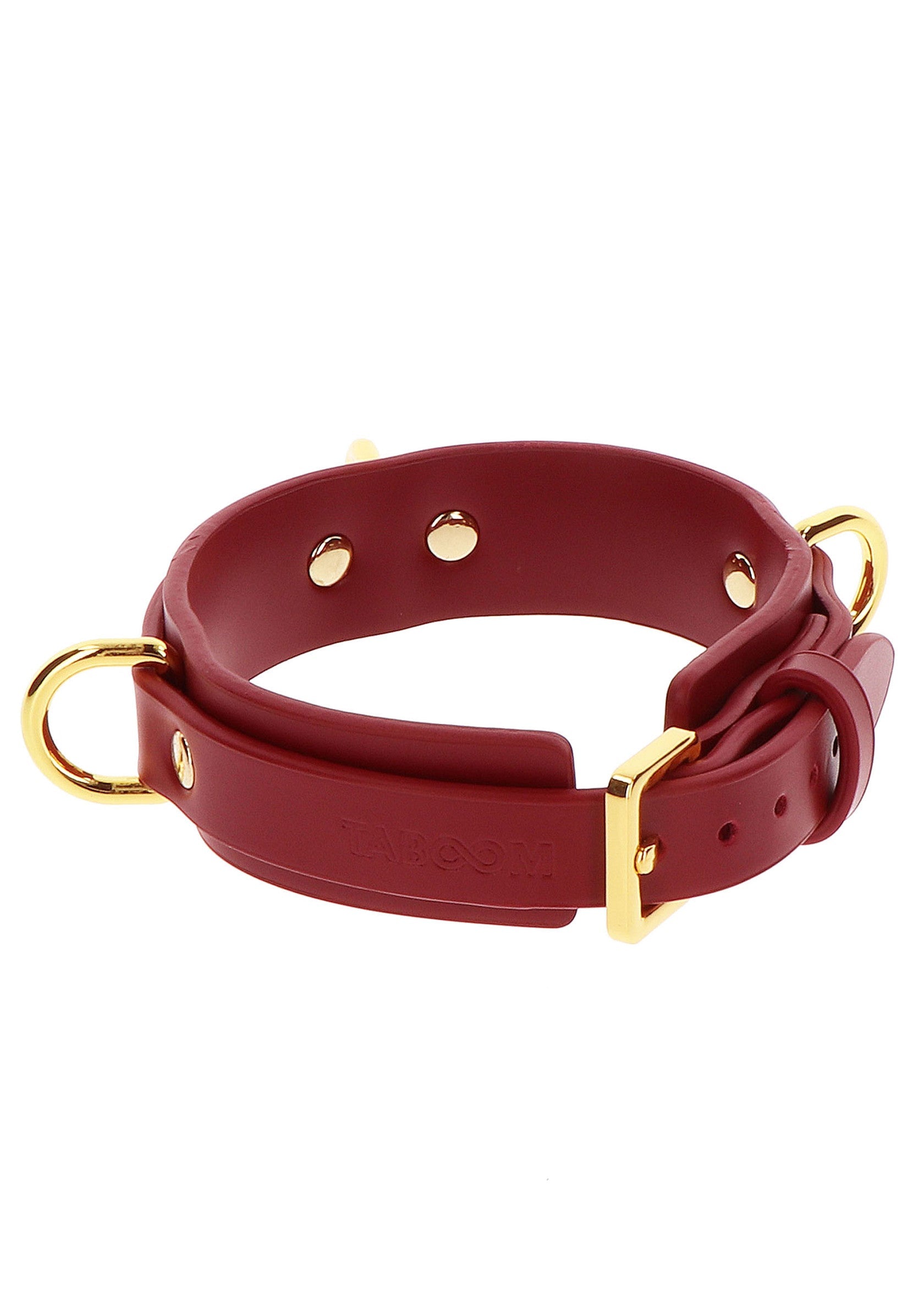 Collier en cuir rouge avec des détails dorés.; Rode leren halsband met gouden details.; Red leather collar with gold hardware.