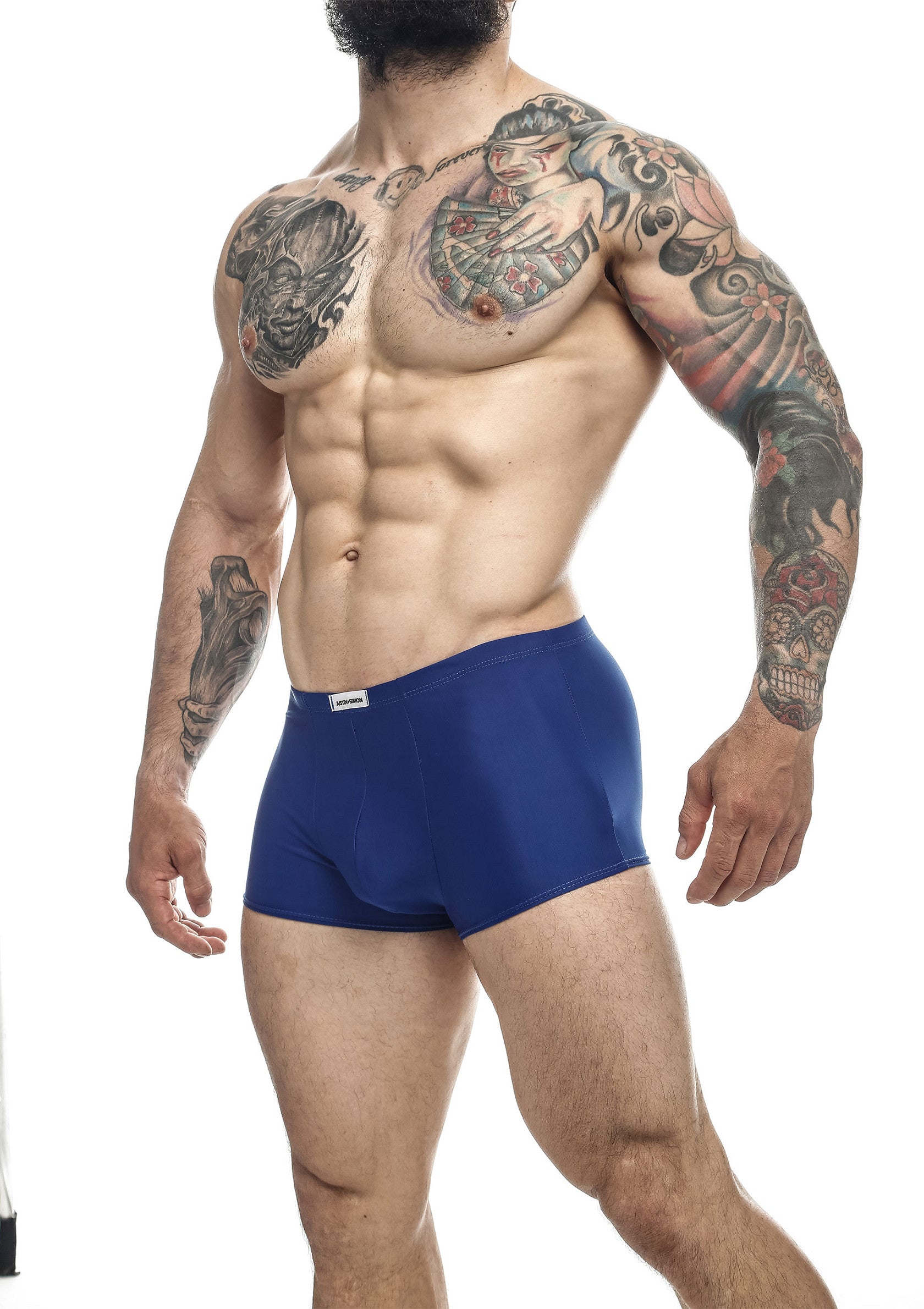 Boxer bleu pour homme musclé. Idéal pour le sport et le confort au quotidien.; Blauwe boxershort voor gespierde man. Ideaal voor sport en dagelijks comfort.; Blue boxer briefs for muscular man. Ideal for sports and everyday comfort.