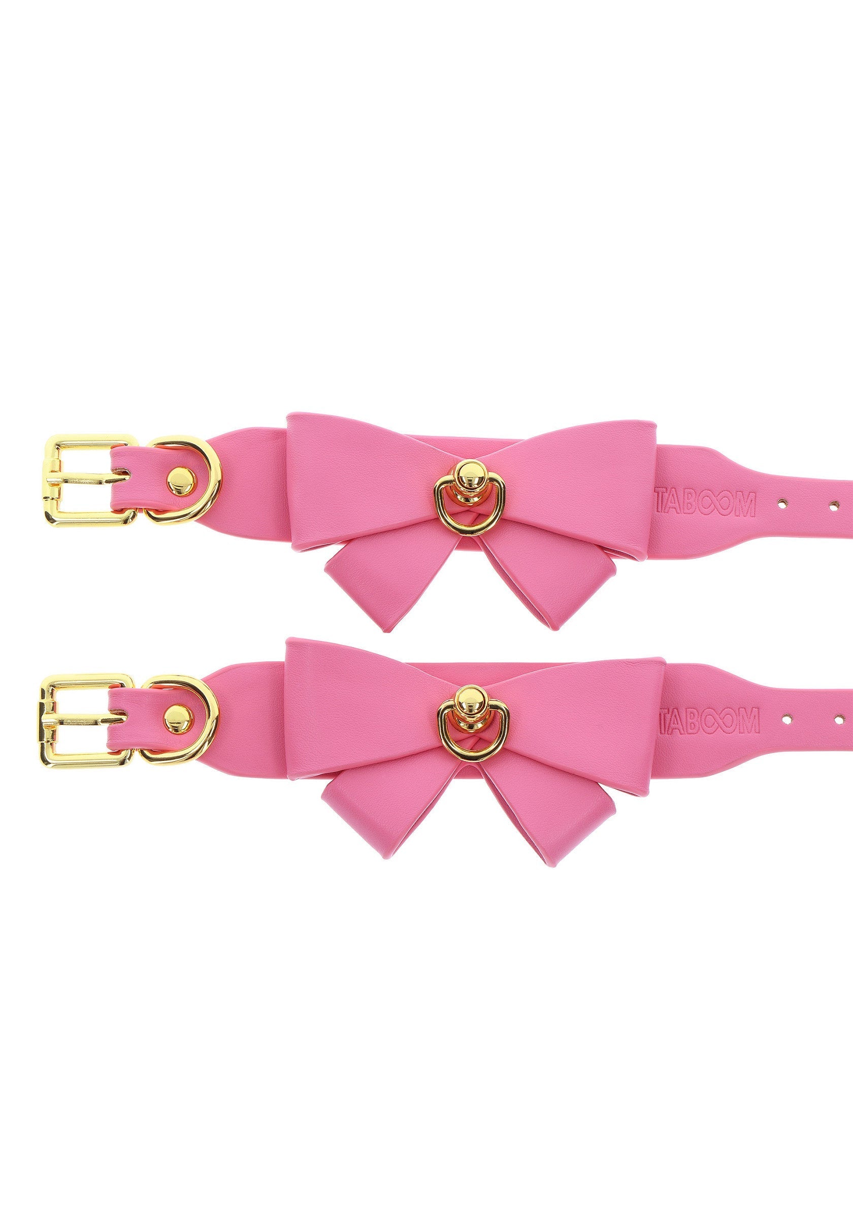 Deux colliers roses avec nœud et détails dorés.; Twee roze halsbanden met strik en gouden details.; Two pink collars with a bow and gold details.