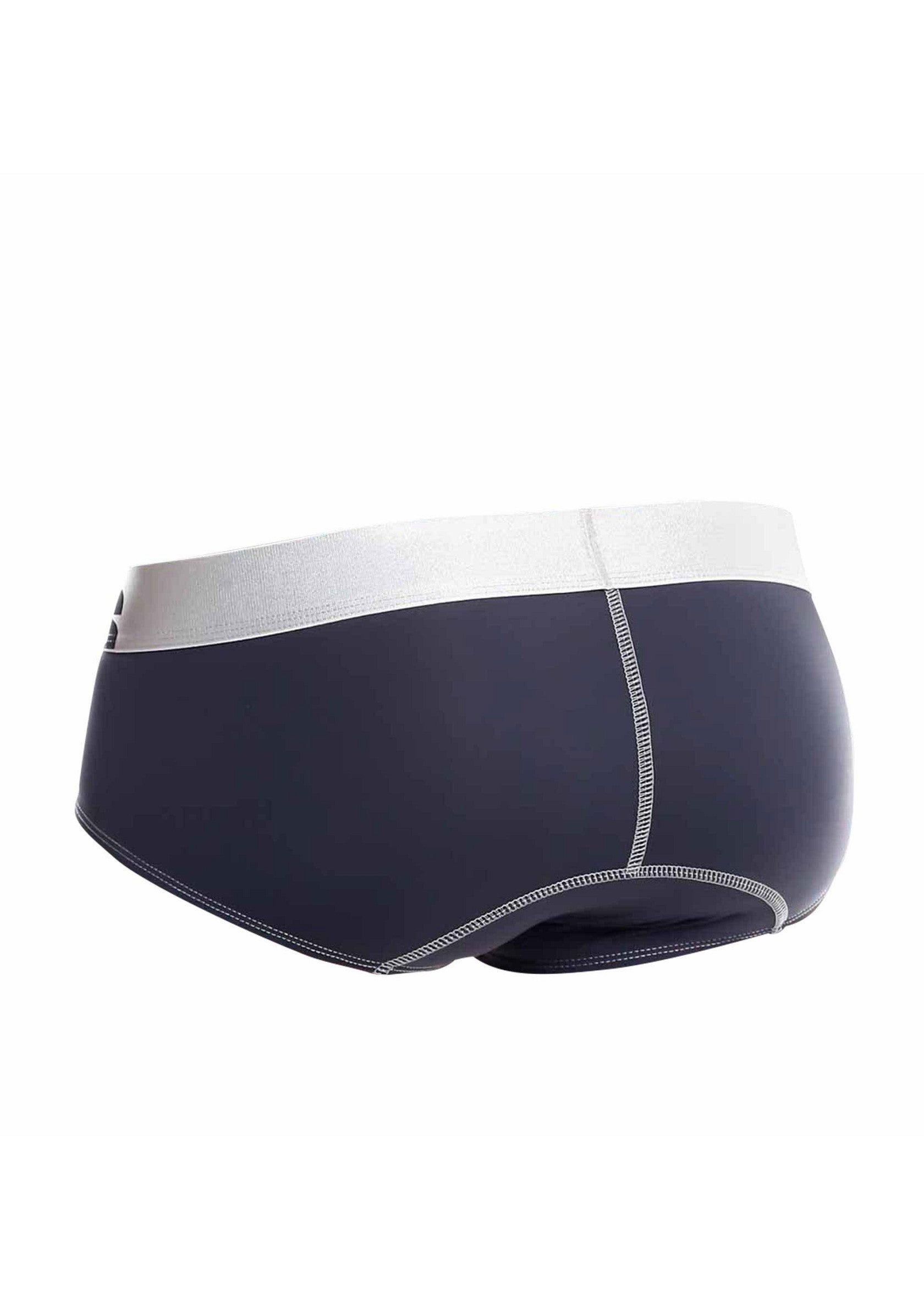 Slip de bain homme bleu marine avec ceinture blanche. Confortable et élégant pour la plage ou la piscine.; Marineblauwe heren zwemslip met witte tailleband. Comfortabel en stijlvol voor het strand of zwembad.; Navy blue men's swim briefs with a white waistband. Comfortable and stylish for the beach or pool.