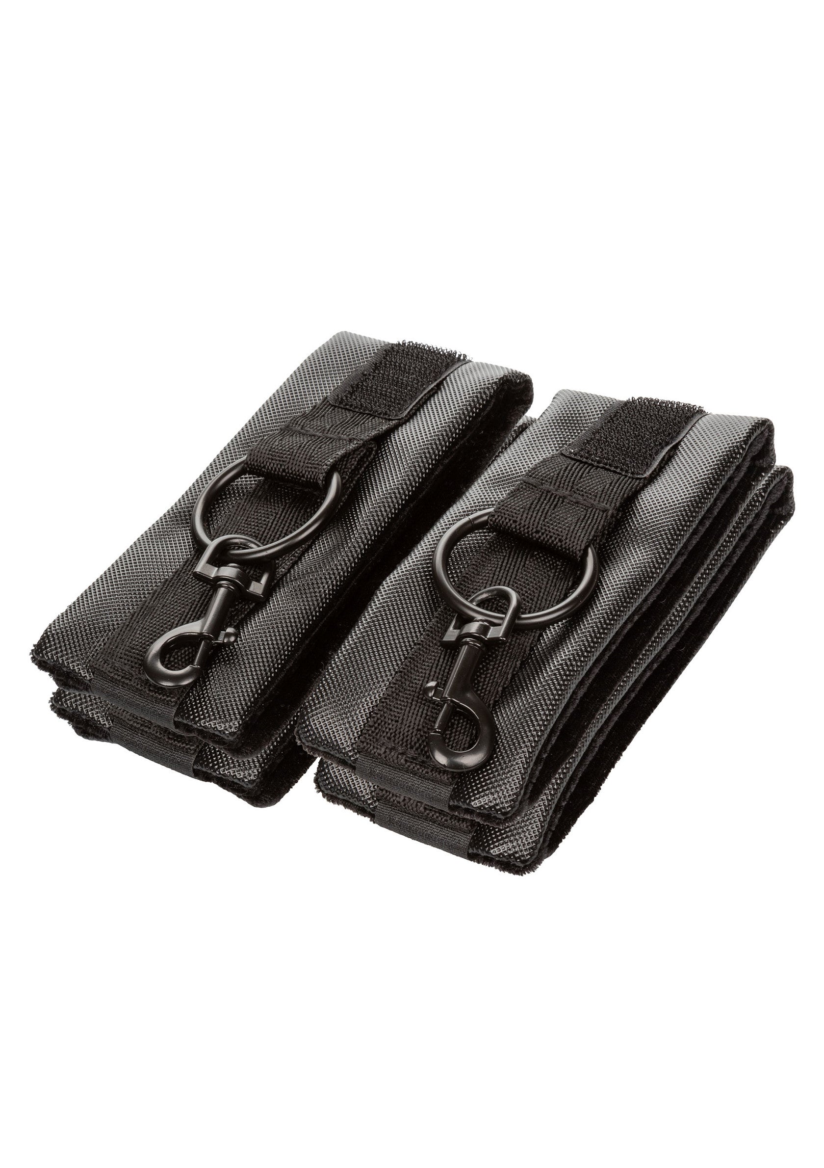Menottes souples noires en tissu avec anneaux et crochets, idéales pour les jeux coquins et l'exploration de la soumission.; Zachte zwarte stoffen handboeien met ringen en haken, ideaal voor ondeugende spelletjes en het verkennen van onderwerping.; Soft black fabric restraints with rings and hooks, ideal for kinky games and exploring submission.