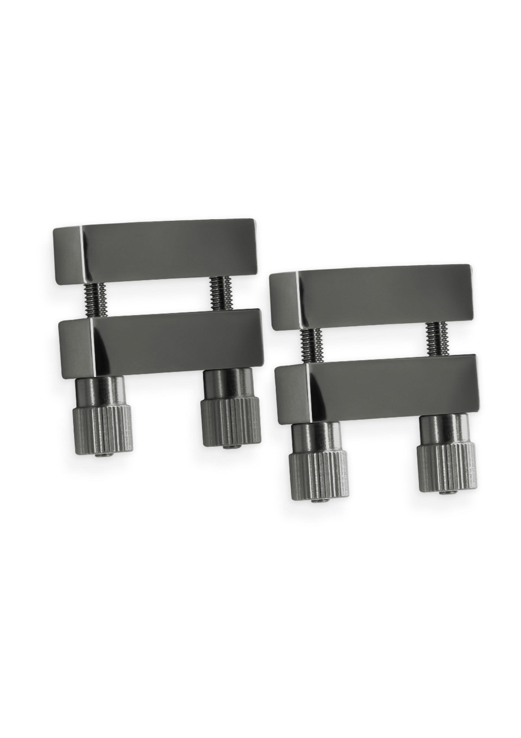 Paire de boutons de manchette noirs avec des détails réglables pour un look élégant et moderne.; Zwarte manchetknopen met verstelbare details voor een elegante en moderne uitstraling.; Black cufflink set with adjustable details for a sleek, modern look.