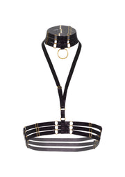 Harnais noir élégant avec choker. Accessoire de mode féminine pour un look audacieux.; Elegante zwarte harness met choker. Vrouwelijk modeaccessoire voor een gedurfde look.; Elegant black harness with choker. Women's fashion accessory for a bold look.