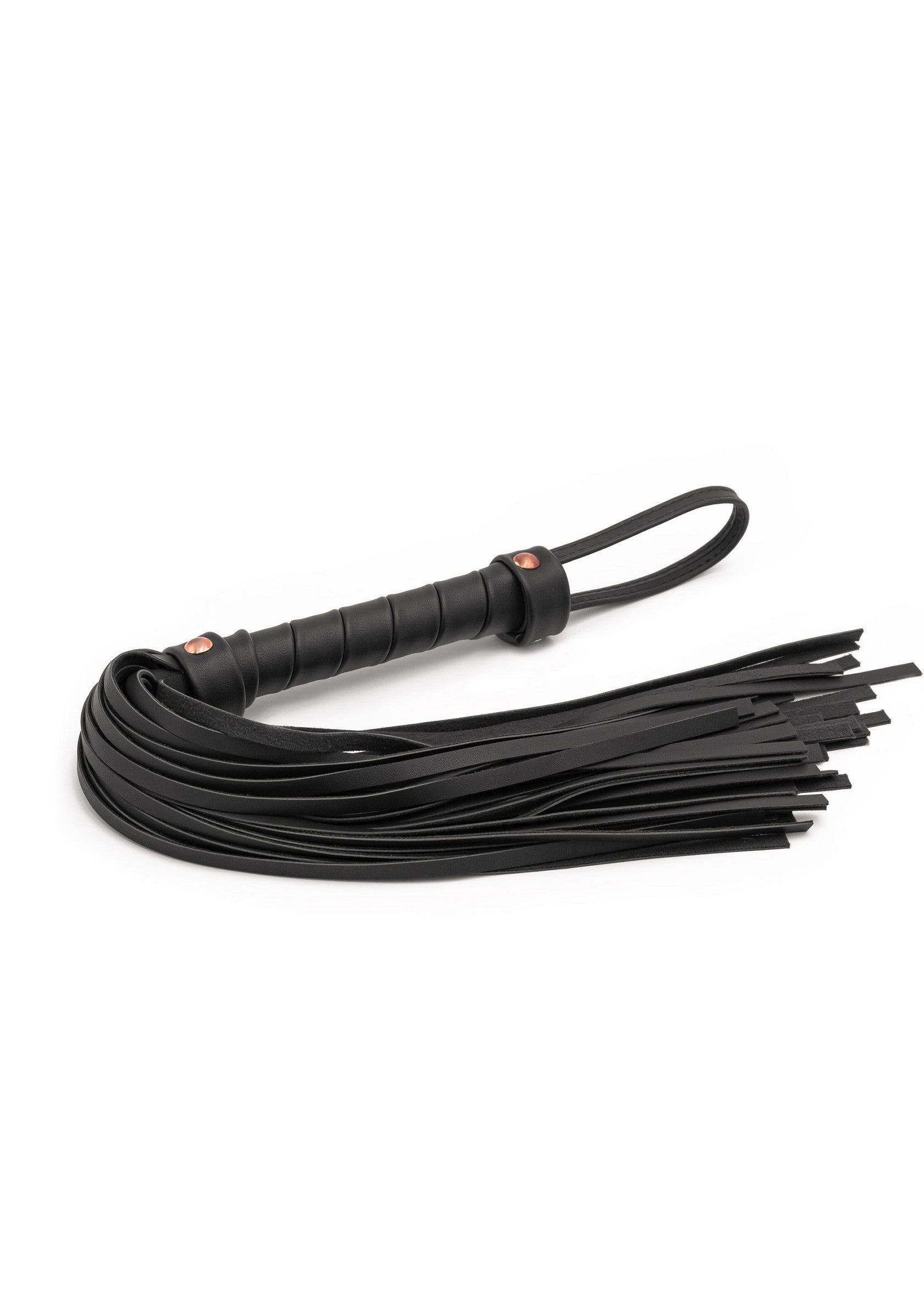 Cravache en cuir noir pour jeux de rôle. Accessoire de domination élégant et puissant.; Zwarte lederen zweep voor rollenspellen. Stijlvol en krachtig dominantie-accessoire.; Black leather flogger for roleplay. Stylish and powerful dominance accessory.