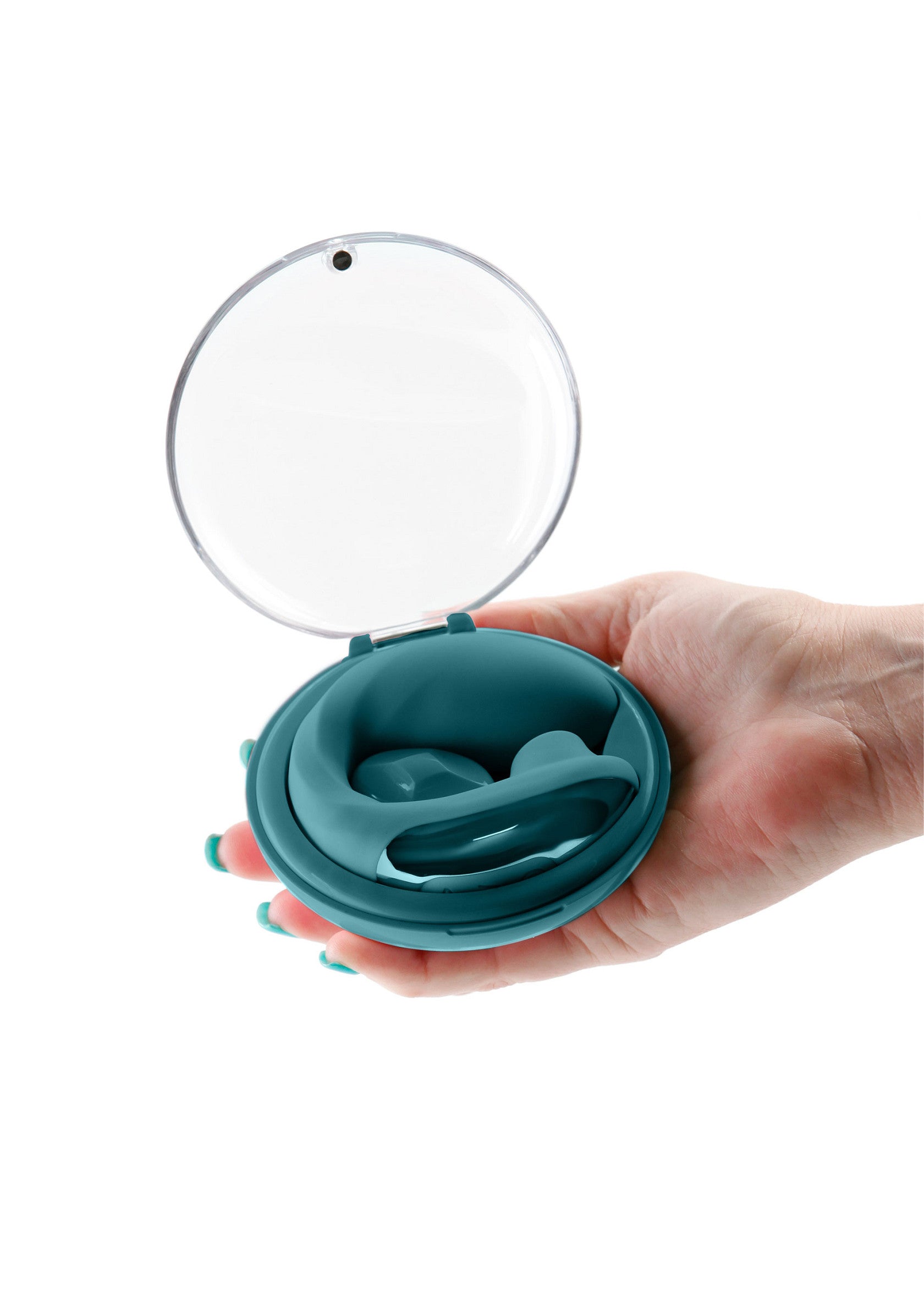 Coupe menstruelle pliable en silicone médical. Portable, écologique et réutilisable. Discrétion assurée. ; Opvouwbare menstruatiecup van medische siliconen. Draagbaar, ecologisch en herbruikbaar. Discrete bescherming.; Collapsible menstrual cup made of medical silicone. Portable, eco-friendly, and reusable. Discreet protection.