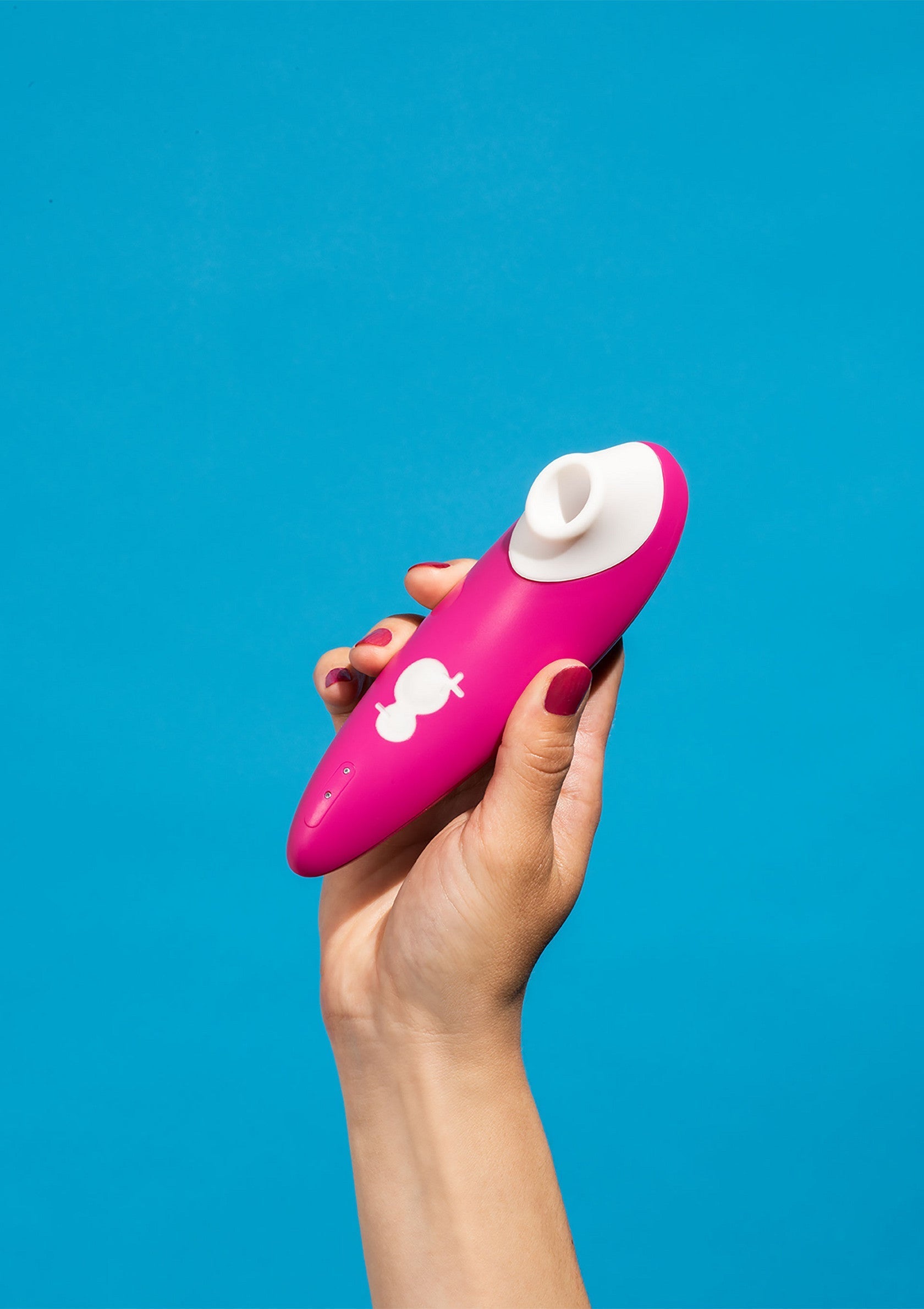 Vibromasseur clitoridien rose pour femmes. Jouets pour adultes et produits intimes pour le plaisir féminin.; Roze clitorisstimulator voor vrouwen. Volwassen speeltjes en intieme producten voor vrouwelijk genot.; Pink clitoral stimulator for women. Adult toys and intimate products for female pleasure.