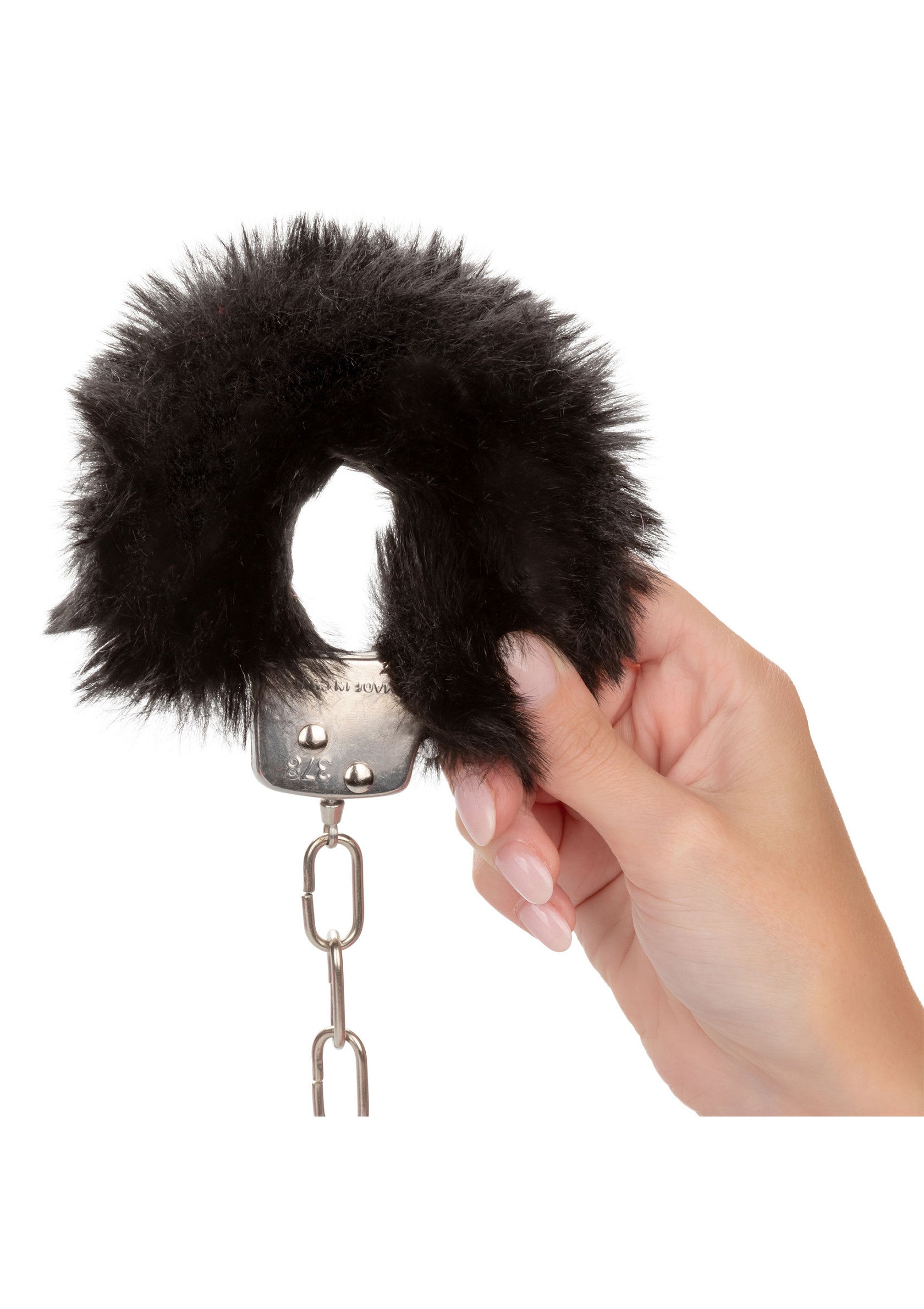 Menottes en métal avec fourrure noire pour plus de douceur.; Metalen handboeien met zachte, zwarte vacht.; Metal handcuffs with black faux fur for softness.