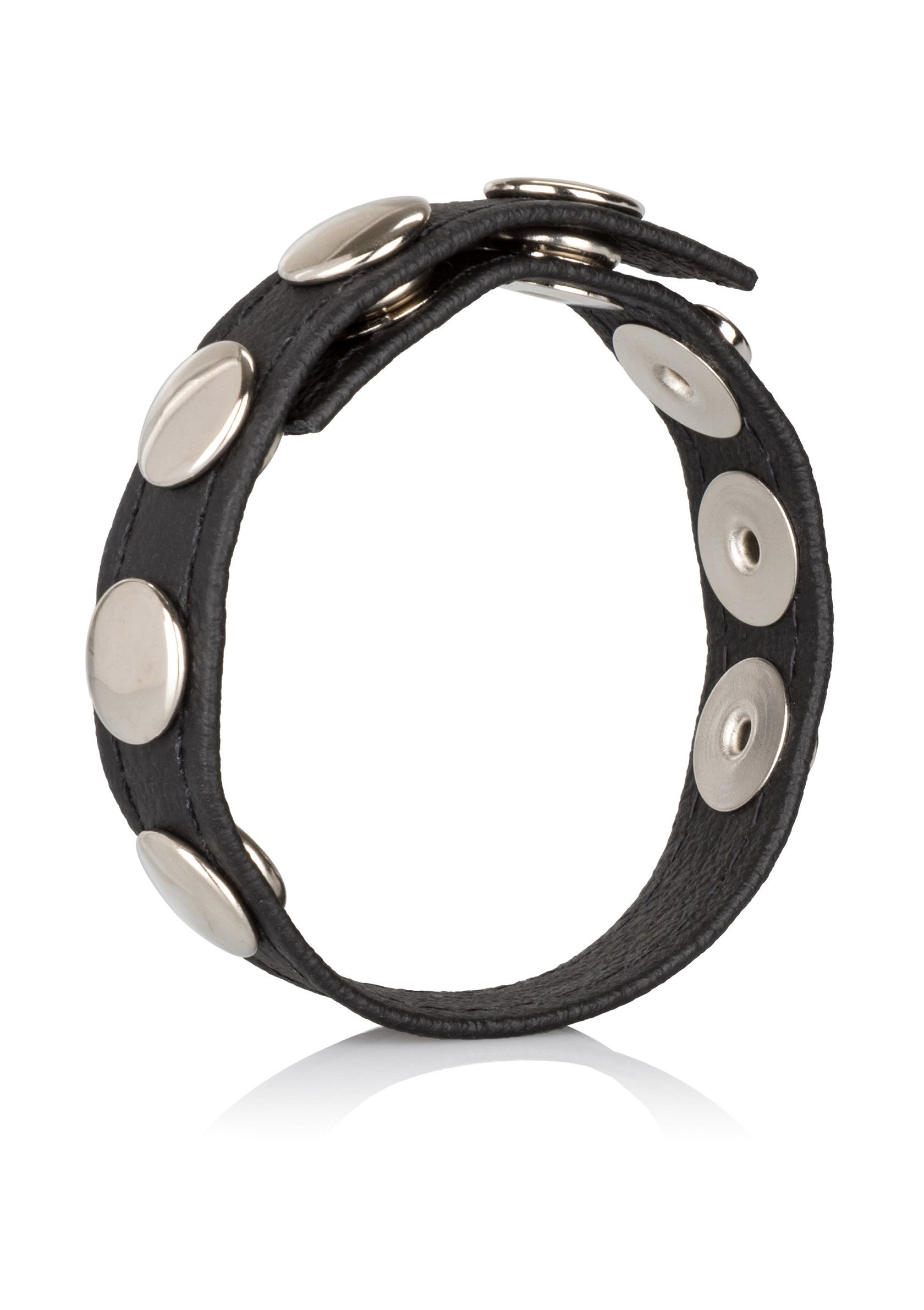 Bracelet en cuir noir clouté argenté, accessoire de mode rock et tendance. Ajustable pour un confort optimal.; Zwarte leren armband met zilveren studs, trendy en rock accessoire. Verstelbaar voor optimaal comfort.; Black leather bracelet with silver studs, trendy rock accessory. Adjustable for optimal comfort.