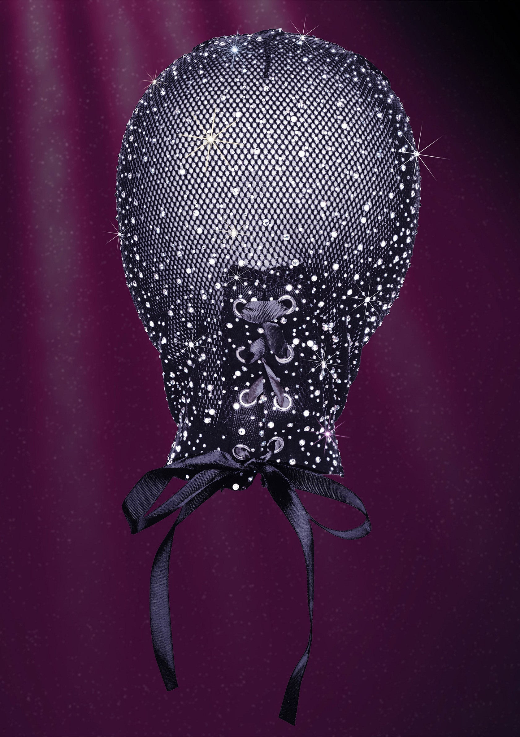 Bonnet résille noir scintillant avec ruban, accessoire de mode élégant et original.; Zwarte netkousen muts met glitters en lint, een elegant en origineel modeaccessoire.; Sparkly black fishnet cap with ribbon tie, an elegant and original fashion accessory.