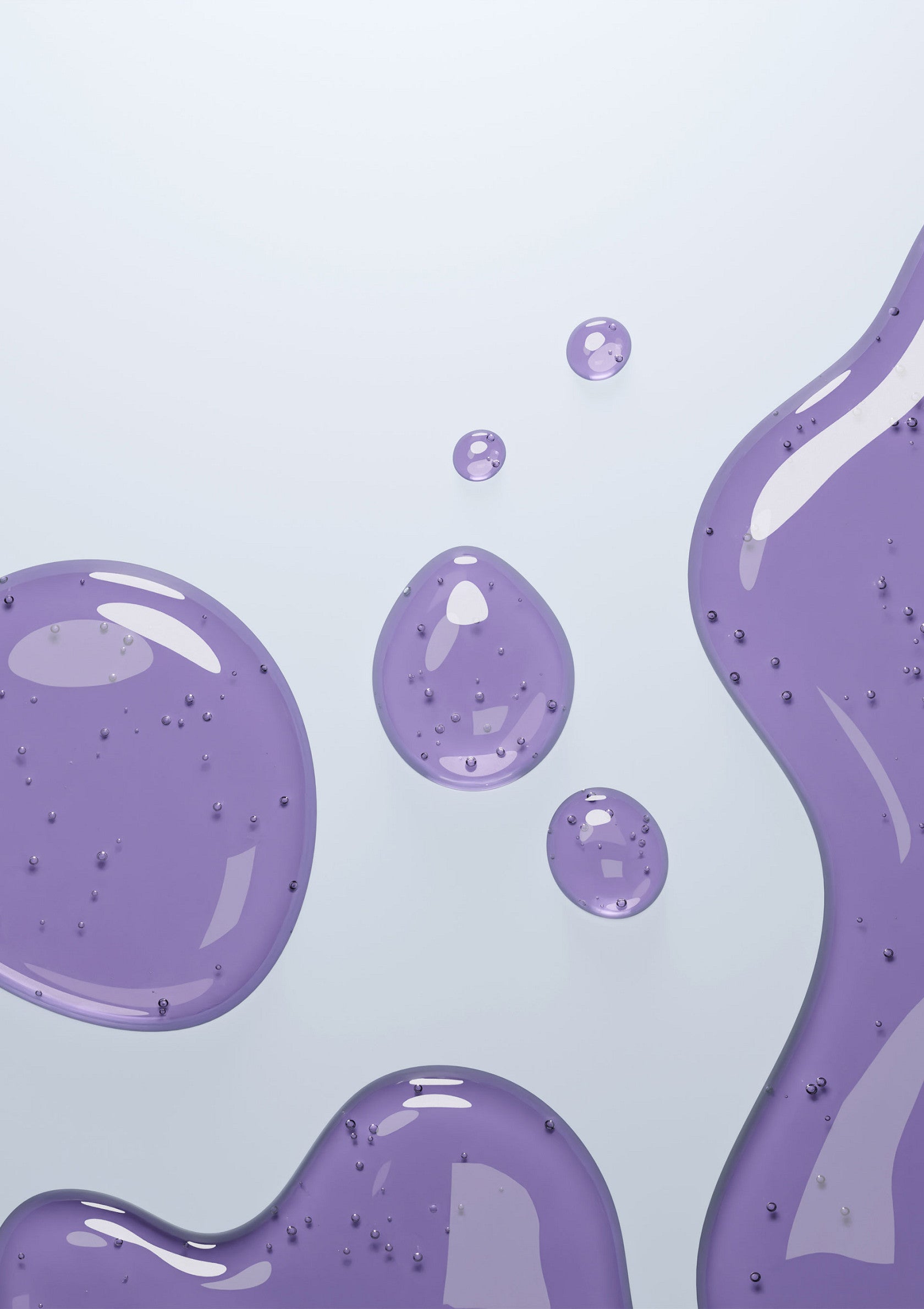 Gouttes et éclaboussures violettes de gel ou de sérum. Idéal pour cosmétiques.; Paarse druppels en spatten gel of serum. Ideaal voor cosmetica.; Purple gel or serum drops and splashes. Ideal for cosmetics.