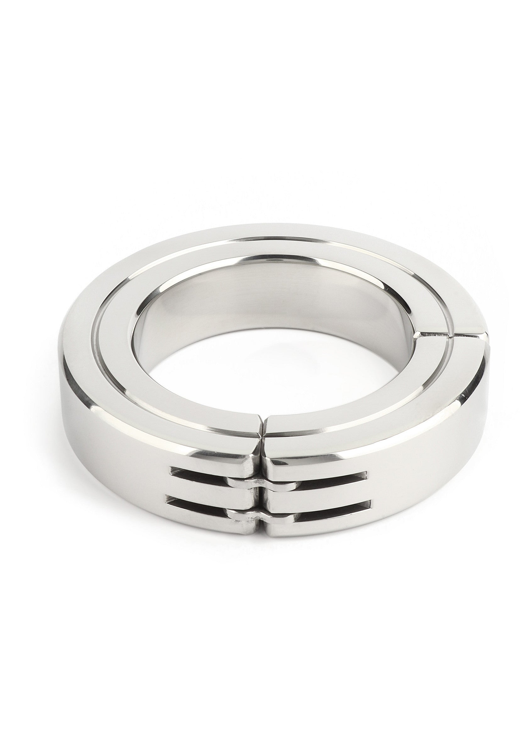 Anneau pénien en acier inoxydable. Un accessoire élégant pour le plaisir masculin.; Roestvrijstalen penisring. Een stijlvol accessoire voor mannelijk genot.; Stainless steel cock ring. A stylish accessory for male pleasure.
