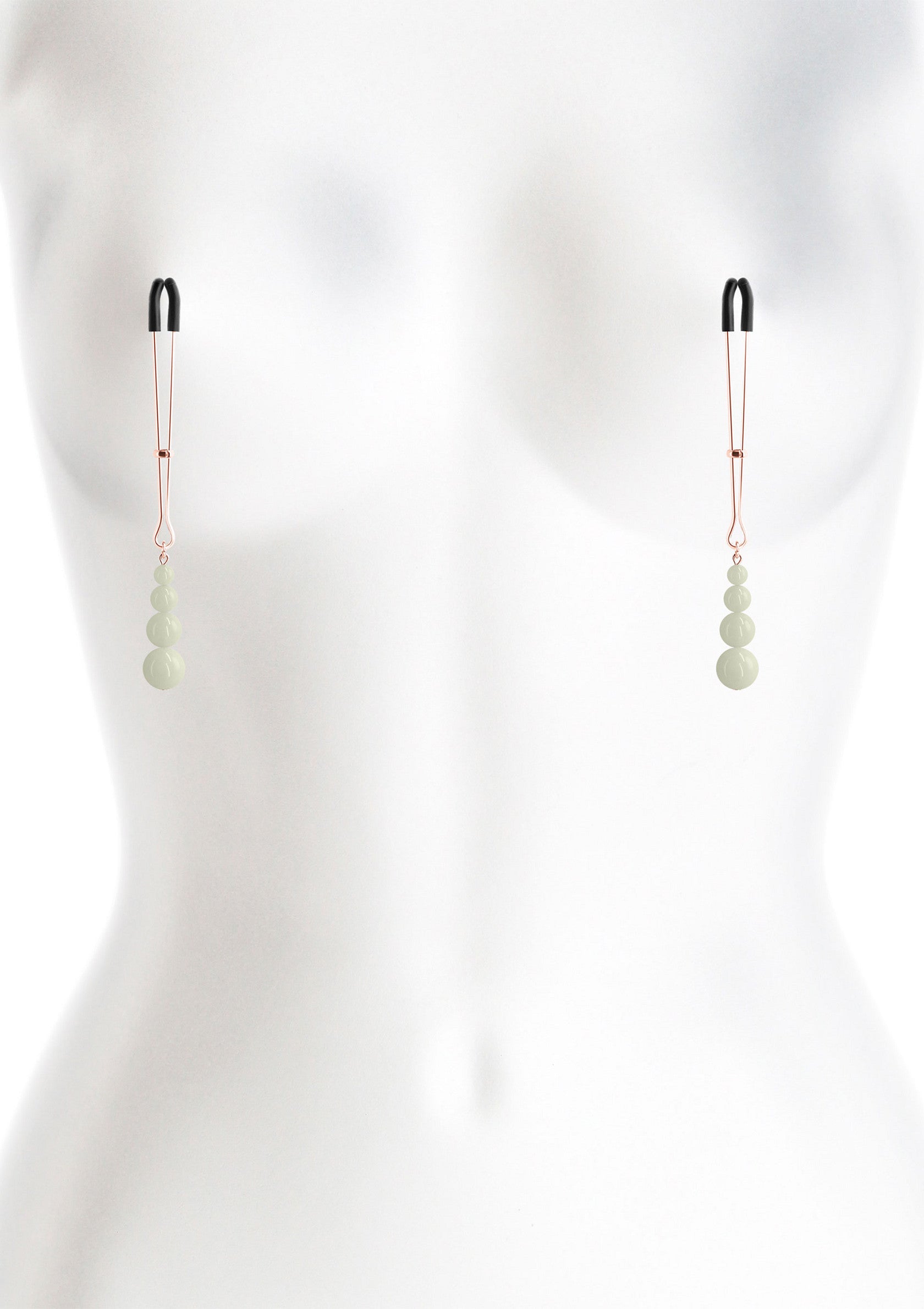 Pinces à tétons avec pendentifs de perles pour le plaisir adulte.; Tepelklemmen met parelhangers voor volwassen plezier.; Nipple clamps with bead dangles for adult fun.