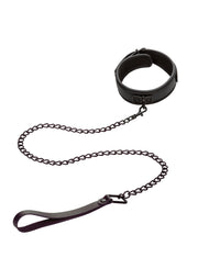 Collier et chaîne en cuir noir pour jeux de rôle adultes.; Zwarte lederen halsband en ketting voor volwassen rollenspellen.; Black leather collar and chain for adult role-playing games.