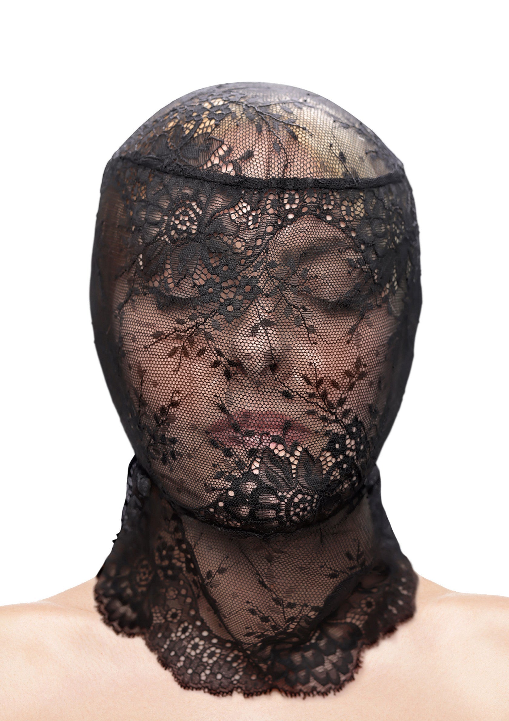 Cagoule en dentelle noire pour un look audacieux et mystérieux. Accessoire de mode unique et élégant.; Zwarte kanten bivakmuts voor een gewaagde, mysterieuze look. Uniek en elegant modeaccessoire.; Black lace balaclava for a bold, mysterious look. Unique and elegant fashion accessory.