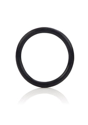 Anneau noir élégant, parfait pour ajouter une touche de style subtile à votre look.; Stijlvolle zwarte ring, perfect om een subtiele touch aan je look toe te voegen.; Sleek black ring, perfect for adding a subtle touch of style to your look.