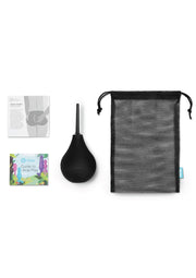Kit de nettoyage anal. Comprend une poire à lavement noire, un sac de rangement et un guide pour le jeu anal.; Anale reinigingsset. Bevat een zwarte klysma peer, een opbergzak en een handleiding voor anaal spel.; Anal cleansing kit. Includes a black enema bulb, a storage bag, and a guide to anal play.
