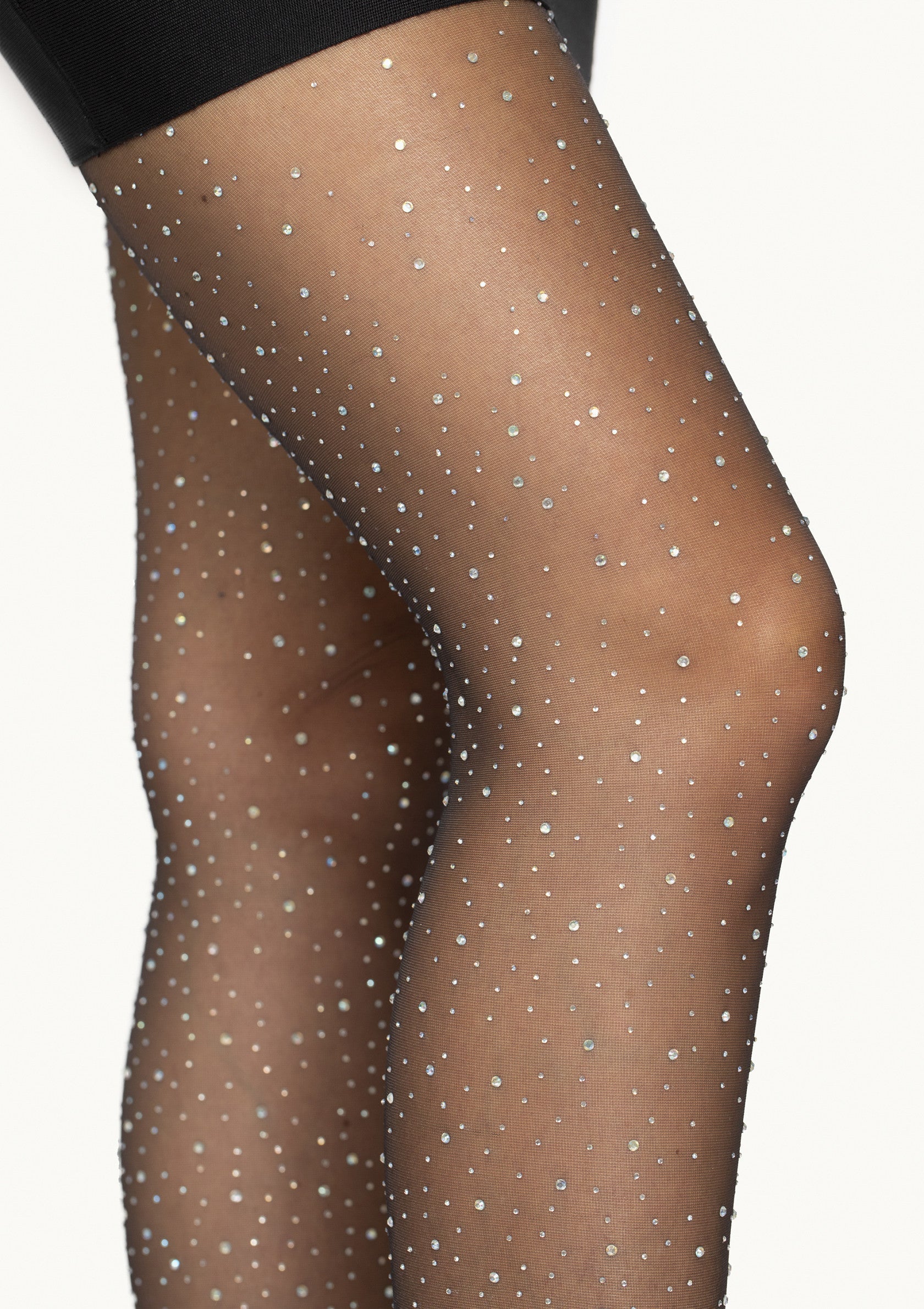 Collant noir transparent orné de strass brillants pour une touche d'éclat à votre tenue.; Zwarte, transparante panty met glinsterende strassteentjes voor een vleugje glamour aan je outfit.; Sheer black tights adorned with sparkling rhinestones for a touch of sparkle to your outfit.