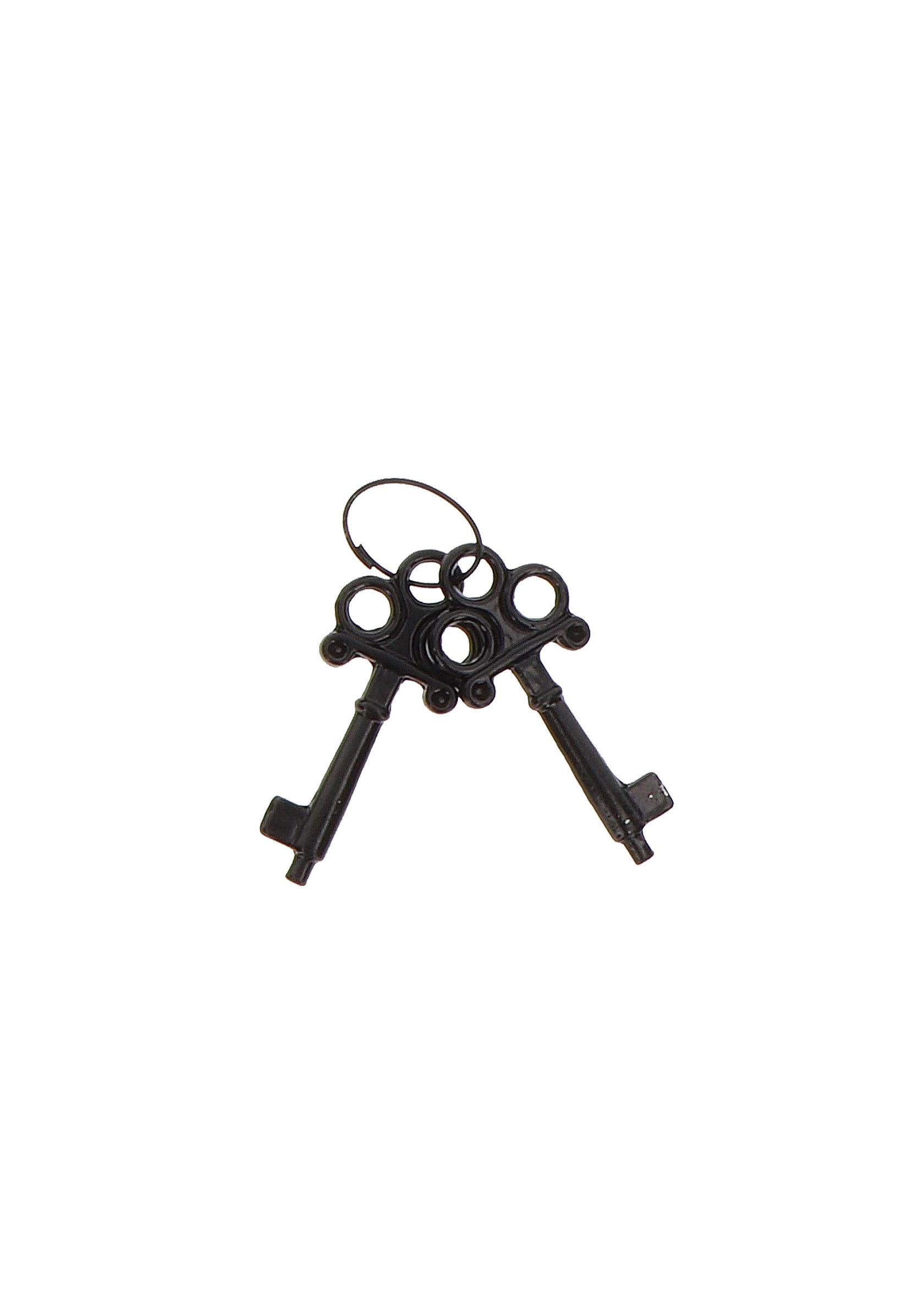 Lot de deux clés décoratives vintage noires sur un anneau.; Set van twee zwarte vintage decoratieve sleutels aan een ring.; Set of two black vintage decorative keys on a ring.