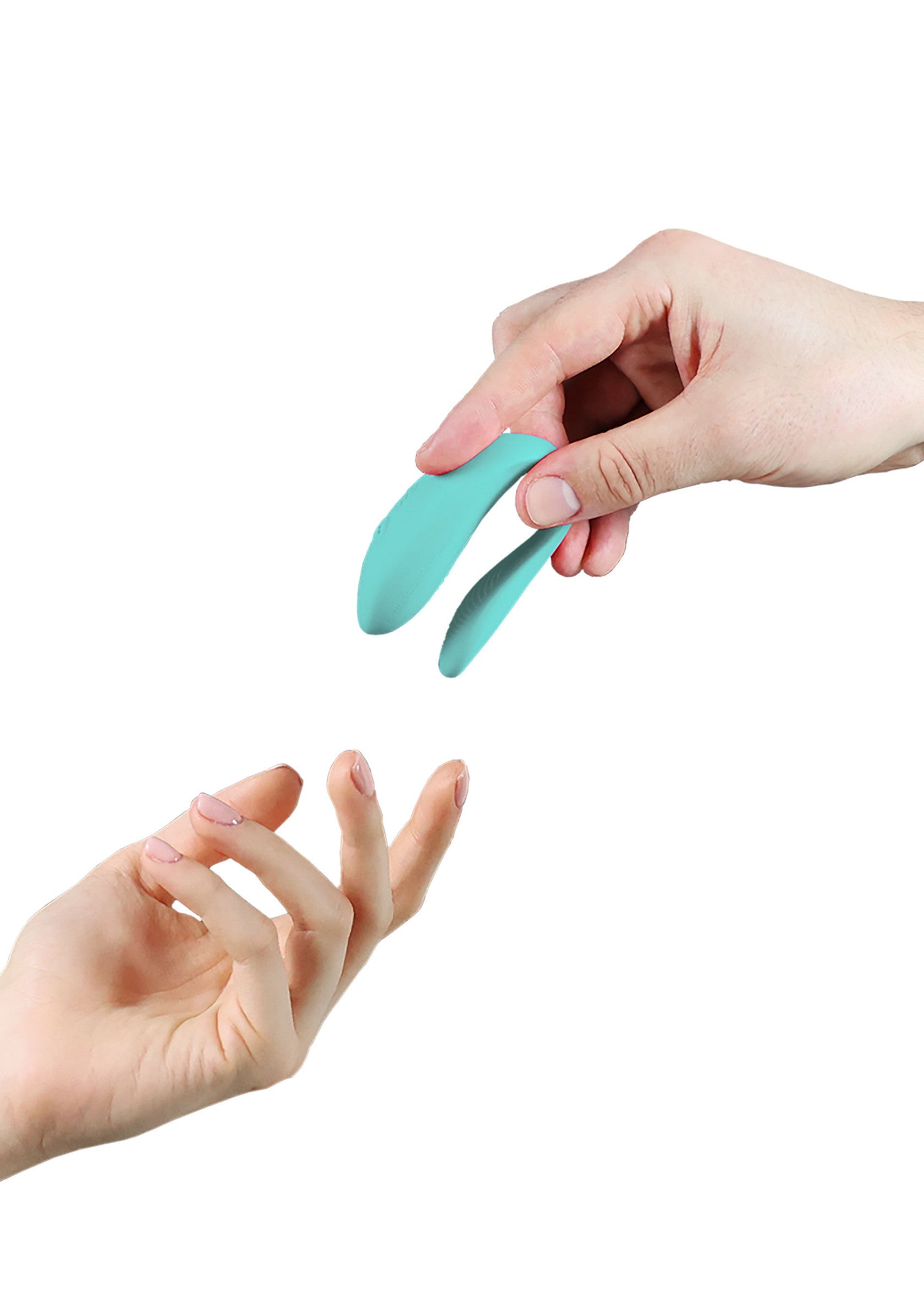 Jouet intime turquoise, plaisir sensuel garanti. Découvrez notre sélection coquine pour adultes.; Turquoise intiem speeltje, sensueel plezier gegarandeerd. Ontdek onze ondeugende selectie voor volwassenen.; Teal intimate toy, guaranteed sensual pleasure. Discover our naughty selection for adults.