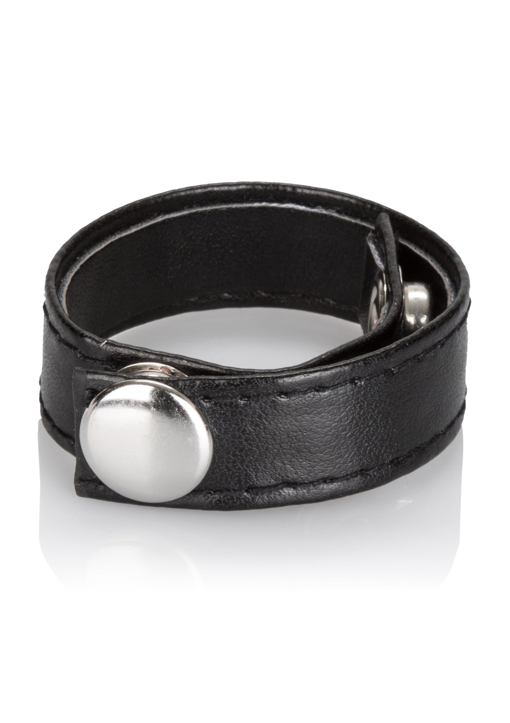 Anneau pénien en cuir noir avec boutons pression argentés. Ajustable et confortable.; Zwarte leren penisring met zilverkleurige drukknopen. Verstelbaar en comfortabel.; Black leather cock ring with silver-tone snaps. Adjustable & comfortable.