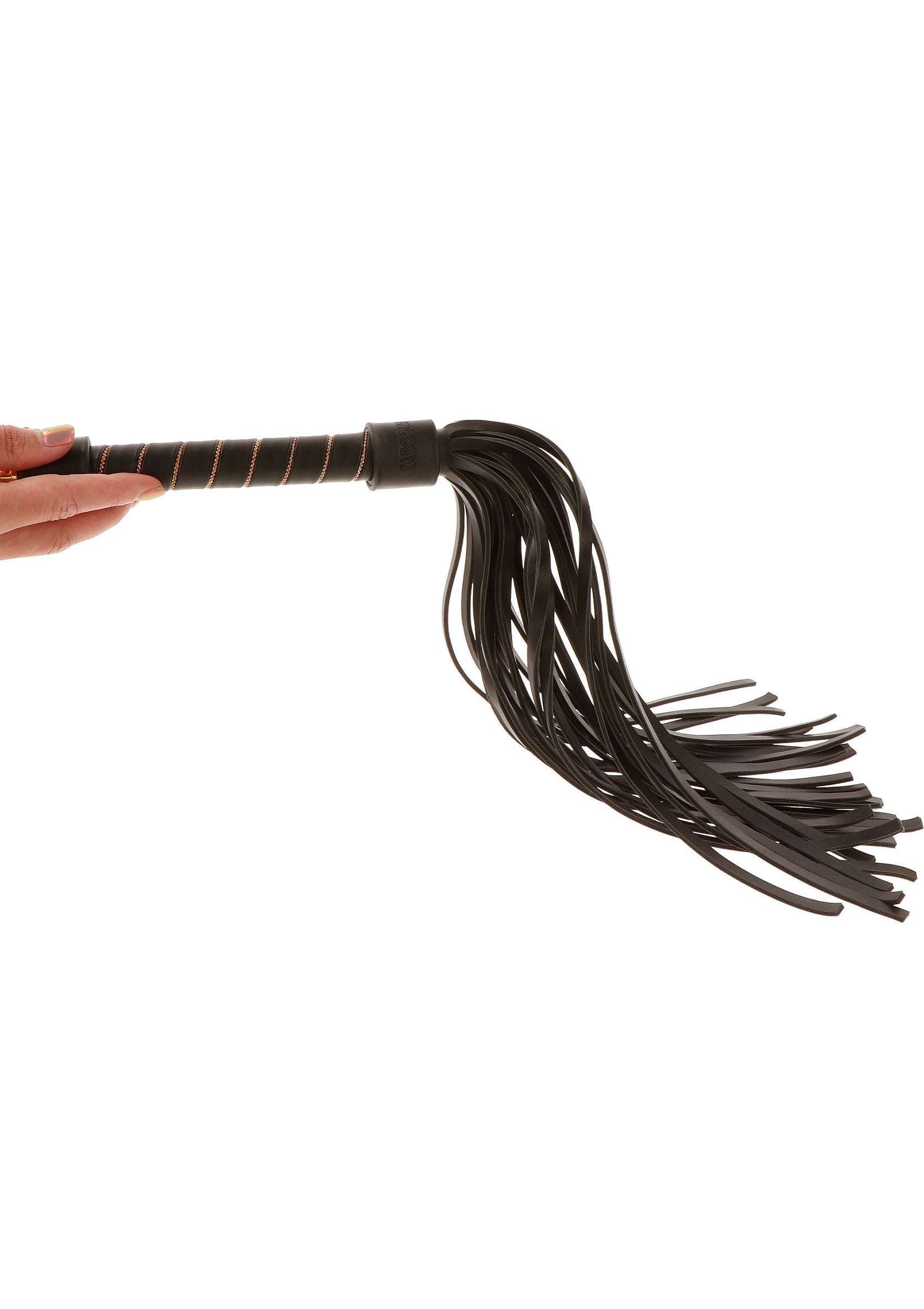 Fouet de plumes en cuir noir, idéal pour les jeux de rôle et le plaisir sensuel. Explorez votre côté sauvage.; Zwarte leren franjezweep, perfect voor rollenspellen en sensueel genot. Ontdek je wilde kant.; Black leather fringe whip, perfect for roleplay & sensual pleasure. Explore your wild side. 