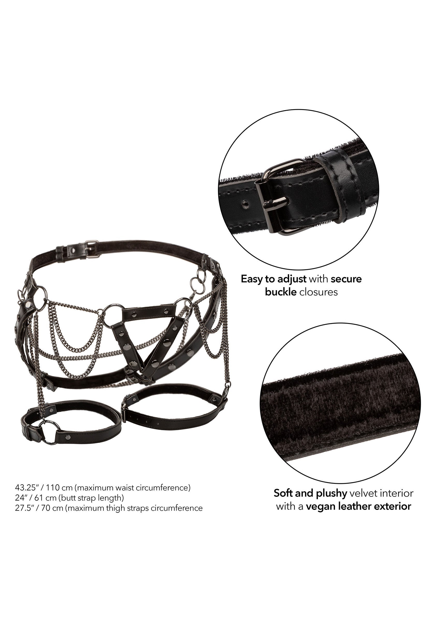 Harnais de corps noir avec chaînes. Ceinture réglable et confortable, intérieur velours, extérieur cuir vegan.; Zwart body harnas met kettingen. Verstelbare en comfortabele riem, velours interieur, vegan lederen buitenkant.; Black body harness with chains. Adjustable & comfy belt, plush velvet interior, vegan leather exterior. 