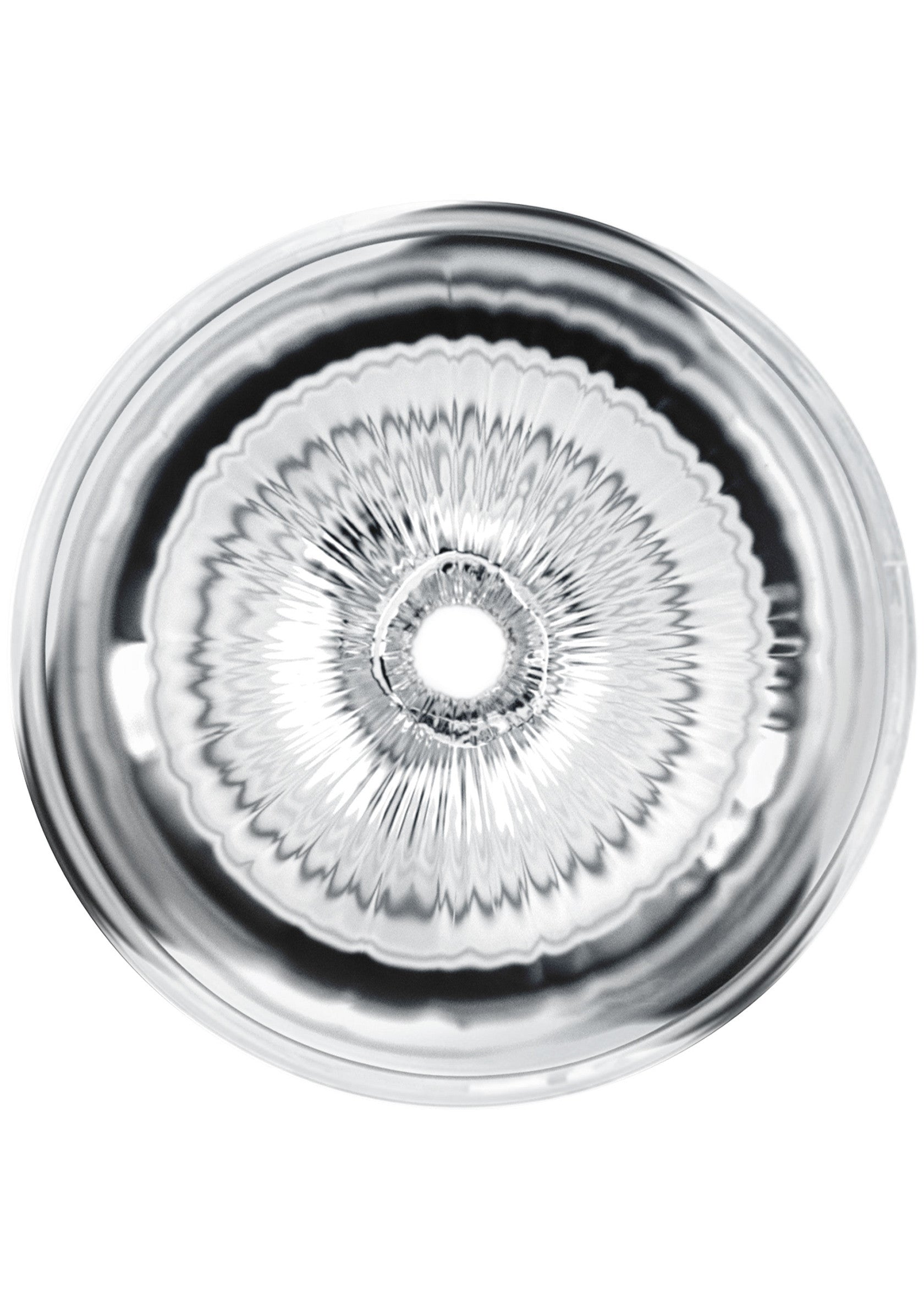 Vue plongeante d'un dessous de verre en verre transparent avec un motif en spirale complexe.; Bovenaanzicht van een transparant glazen onderzetter met een complex spiraalpatroon.; Overhead view of a clear glass coaster with an intricate spiral pattern.