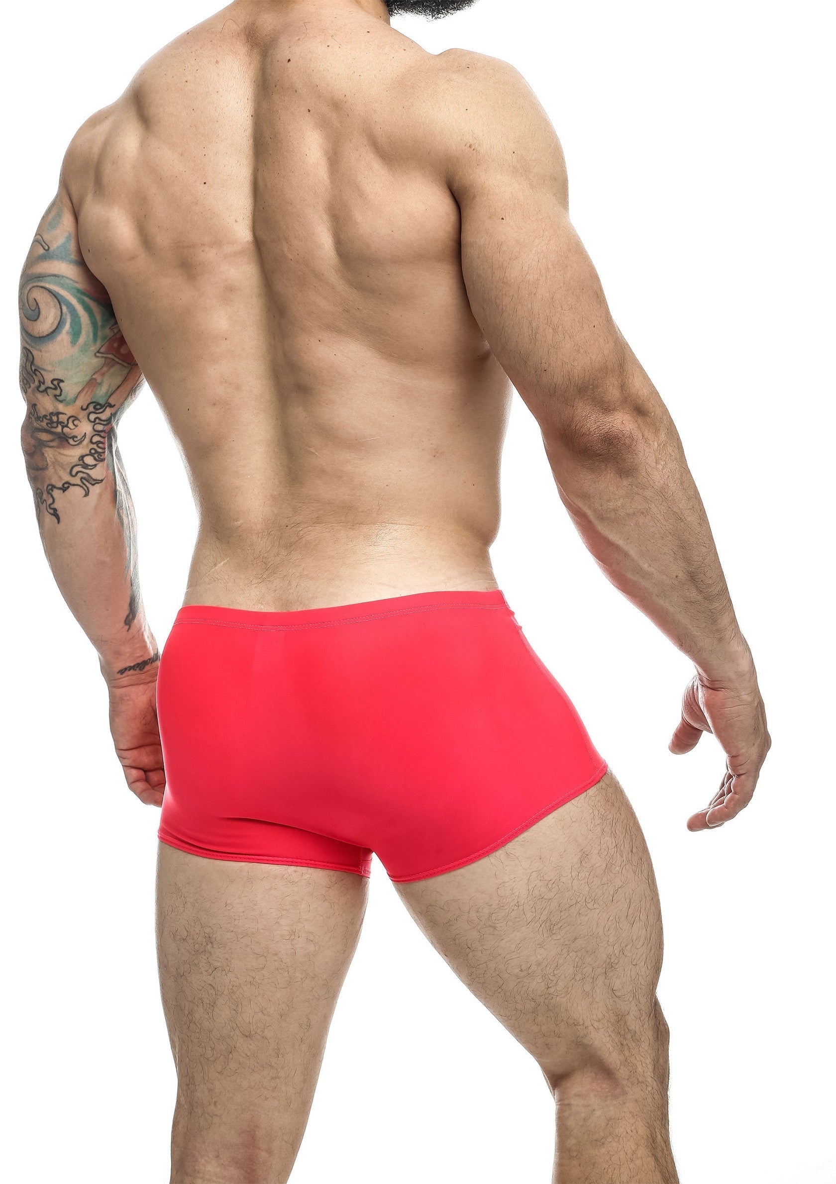 Boxer rouge pour homme, coupe classique. Confort et maintien garantis pour tous les jours.; Rode boxershort voor heren, klassieke snit. Gegarandeerd comfort en ondersteuning voor elke dag.; Red men's boxer briefs, classic cut. Guaranteed comfort and support for every day.