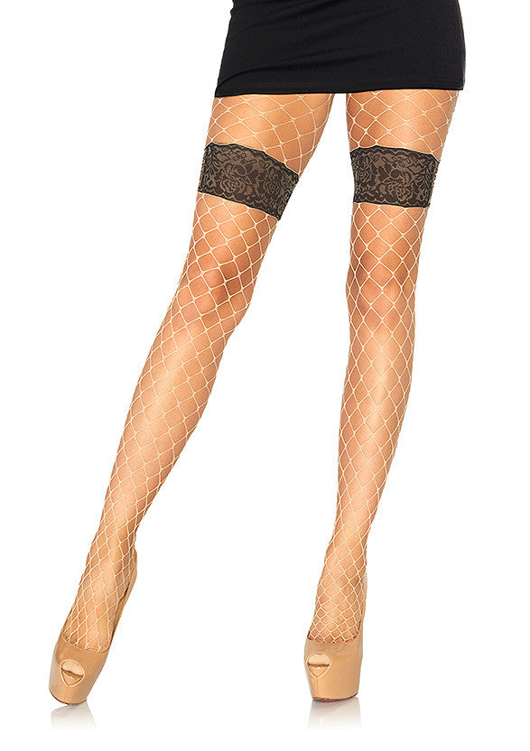 Bas résille blancs avec bordure en dentelle noire, parfaits pour compléter votre tenue coquine.; Witte visnetkousen met zwarte kanten rand, perfect om je ondeugende outfit compleet te maken.; White fishnet stockings with black lace trim, perfect to complete your naughty outfit.