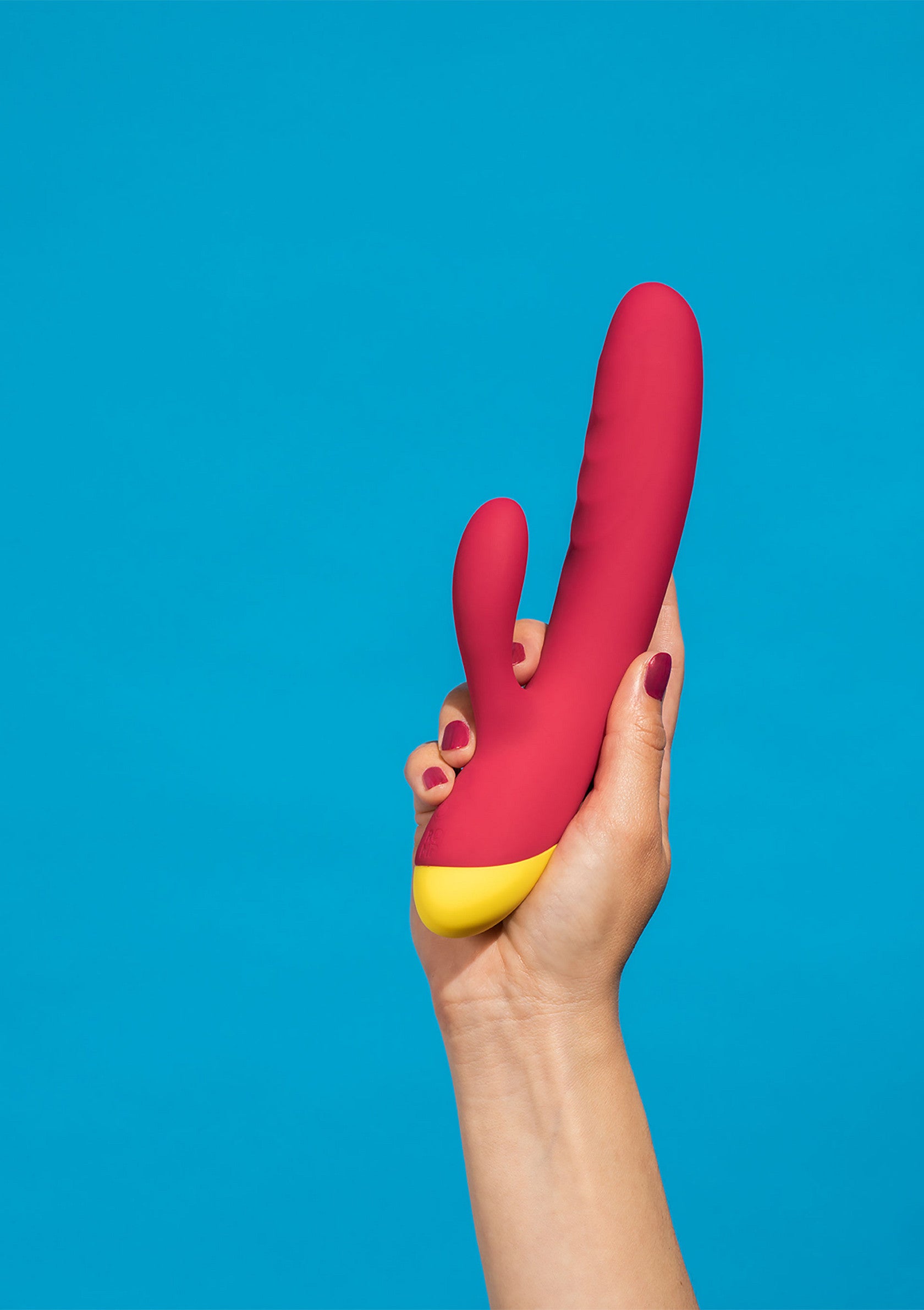 Vibromasseur vibrant rose et jaune, pour un plaisir intense et personnalisé. Explorez votre sensualité.; Roze en gele vibrator, voor intens en persoonlijk plezier. Ontdek je sensualiteit.; Pink and yellow vibrator for intense, personalized pleasure. Explore your sensuality.