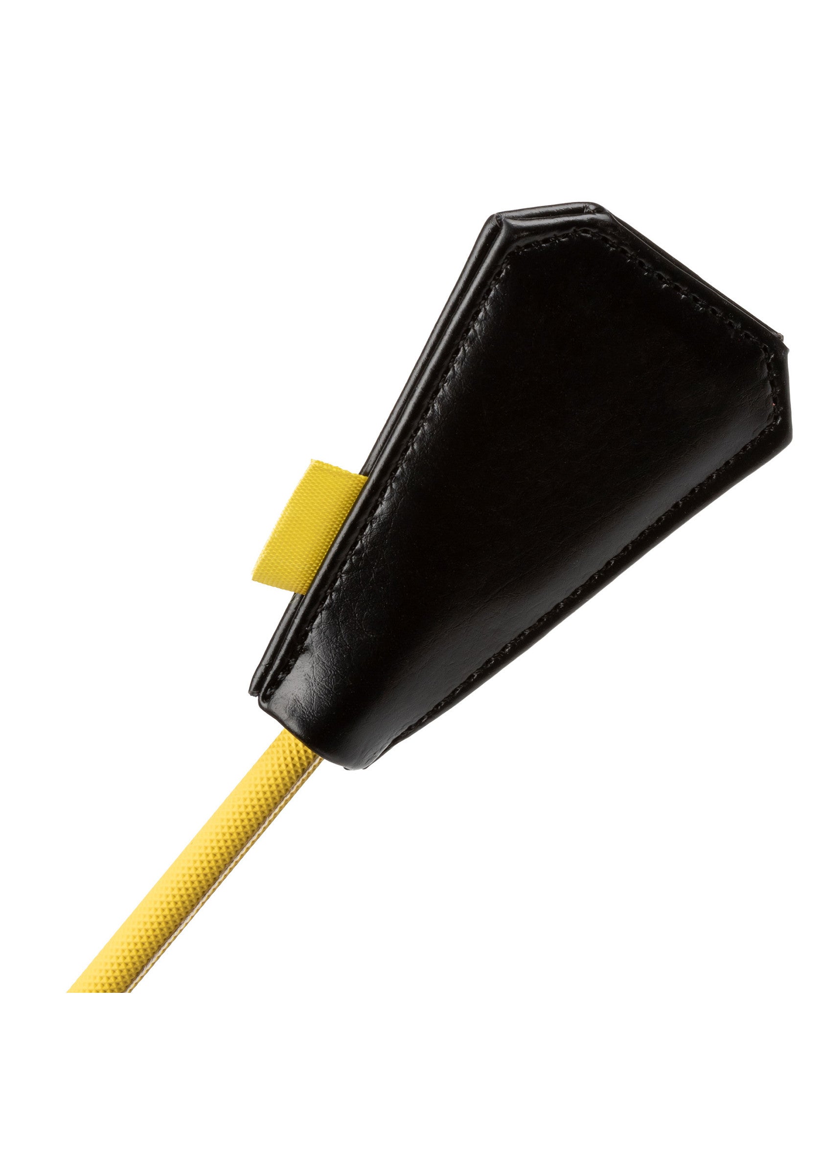 Cravache en cuir noire avec manche jaune pour jeux coquins et érotiques. Accessoire de séduction et domination.; Zwarte lederen zweep met gele handvat voor ondeugende en erotische spelletjes. Verleidings- en dominantieaccessoire.; Black leather crop with yellow handle for naughty and erotic games. Seduction and domination accessory.