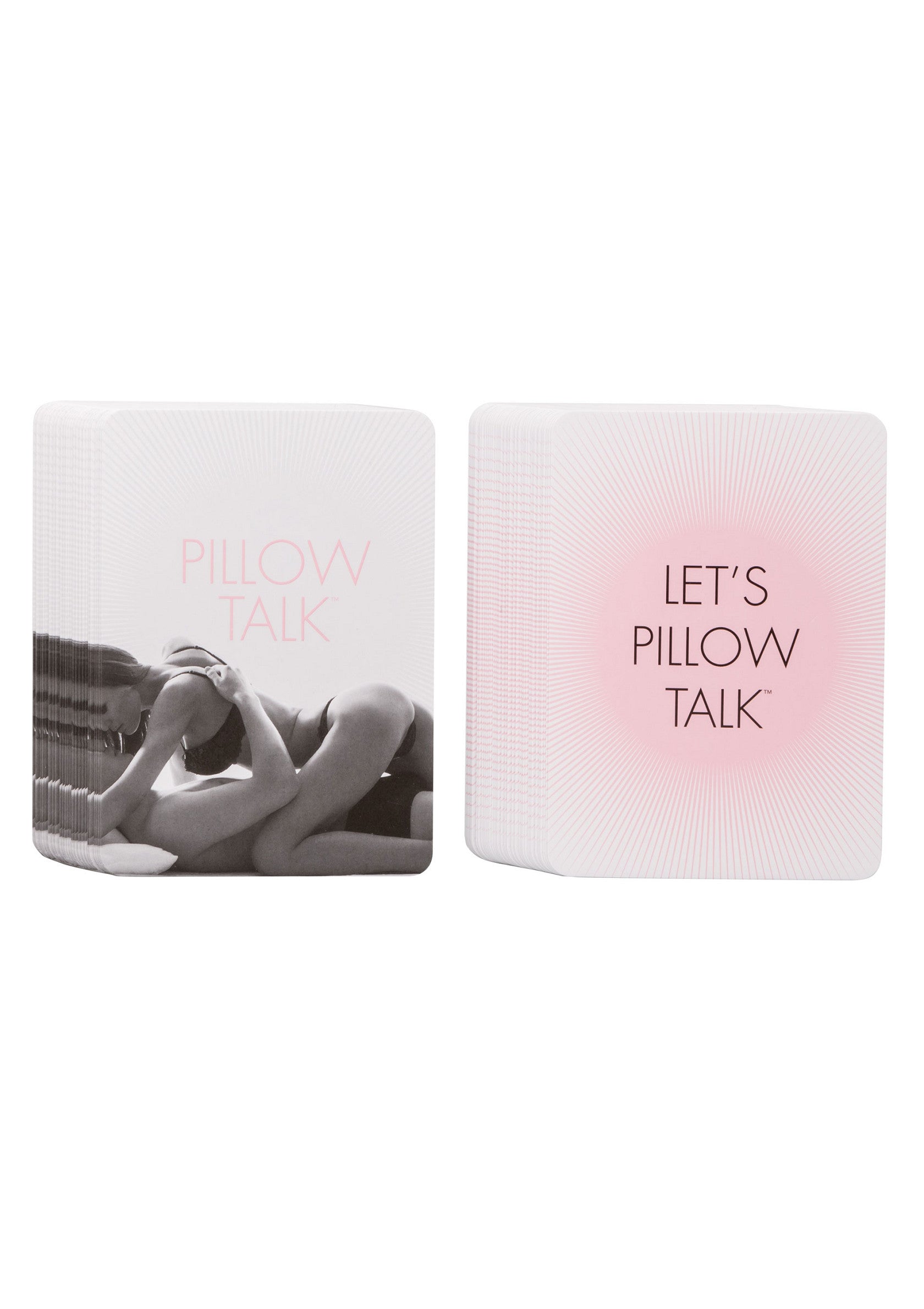 Jeu de cartes 'Pillow Talk'. Questions et défis intimes pour couples, pour des nuits passionnées et des conversations complices.;  'Pillow Talk' kaartspel. Intieme vragen en uitdagingen voor koppels, voor passionele nachten en betekenisvolle gesprekken.; 'Pillow Talk' card game. Intimate questions & challenges for couples, perfect for passionate nights and meaningful conversations.