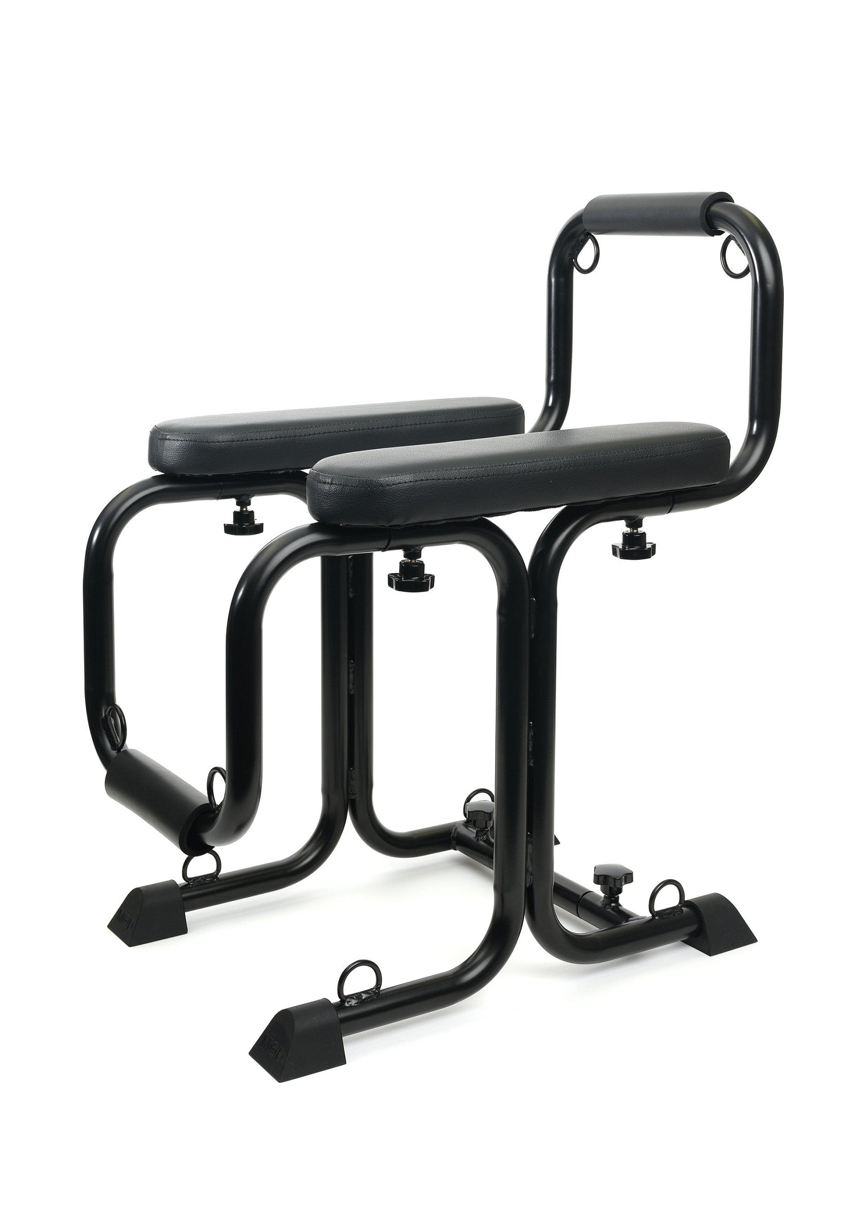Siège de position noir réglable pour une expérience unique.; Verstelbare zwarte positie stoel voor een unieke ervaring.; Adjustable black position chair for a unique experience.