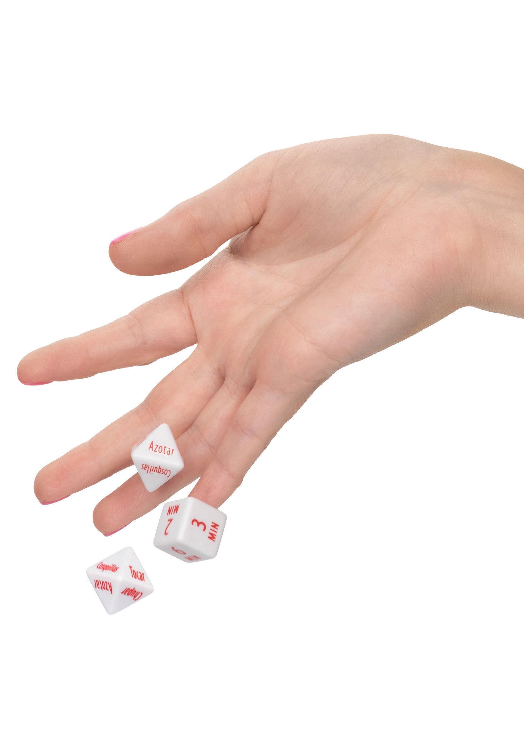 Main tenant des dés de jeu avec des instructions. Jeux de société, dés personnalisés, accessoires de jeu.; Hand houdt dobbelstenen met instructies vast. Bordspellen, gepersonaliseerde dobbelstenen, spelaccessoires.; Hand holding game dice with instructions. Board games, personalized dice, game accessories.