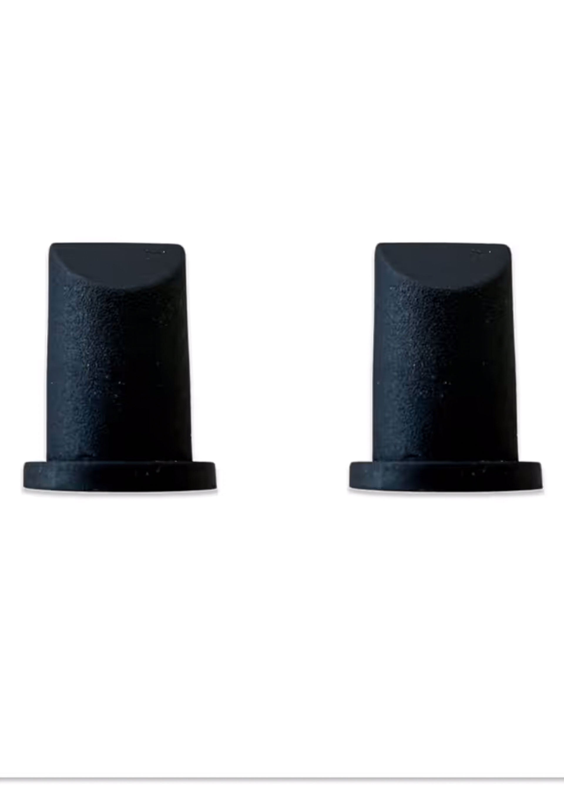 Deux bouchons noirs en caoutchouc, idéaux pour divers usages. Durables et résistants.; Twee zwarte rubberen stoppen, ideaal voor diverse toepassingen. Duurzaam en bestendig.; Two black rubber stoppers, perfect for various uses. Durable and resilient.