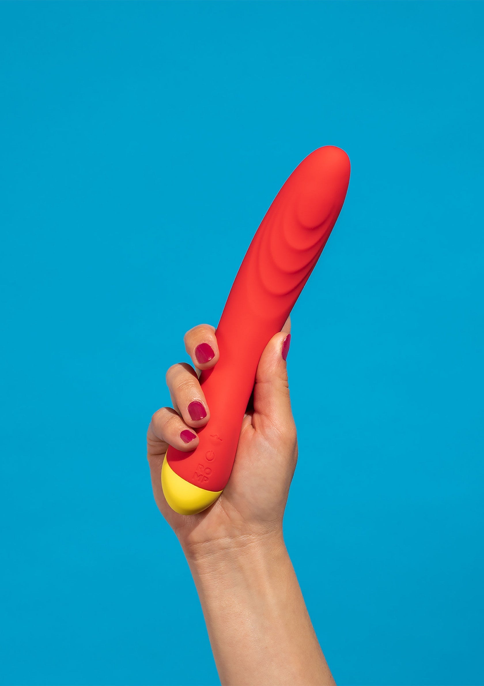 Vibromasseur rouge et jaune pour un plaisir intense. Découvrez notre collection de sextoys vibrants.; Rode en gele vibrator voor intens plezier. Ontdek onze collectie vibrerende seksspeeltjes.; Red and yellow vibrator for intense pleasure. Discover our collection of vibrating sex toys.