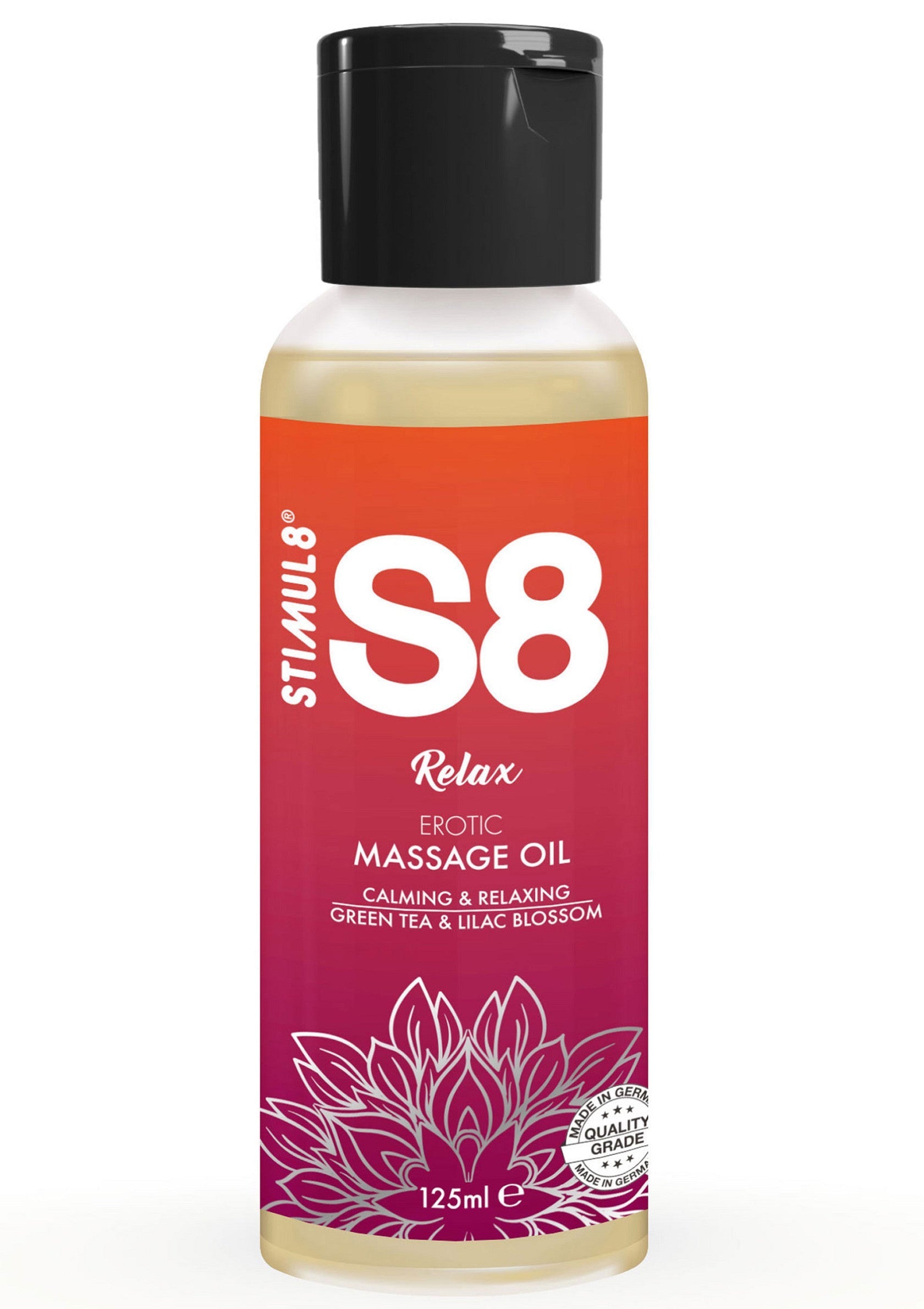 Huile de massage érotique S8 Stimul8 Relax. Huile calmante au thé vert et à la fleur de lilas. 125ml; S8 Stimul8 Relax erotische massageolie. Kalmerende olie met groene thee & seringenbloesem. 125ml; S8 Stimul8 Relax erotic massage oil. Calming oil with green tea & lilac blossom. 125ml bottle.